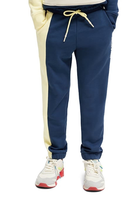 COLOUR BLOCK SWEATPANTS IN ORGANIC COTTON STORM BLUE/GLOW CO 1