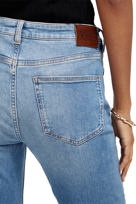 THE CHARM FLARED JEANS – CLEAR SKIES 7