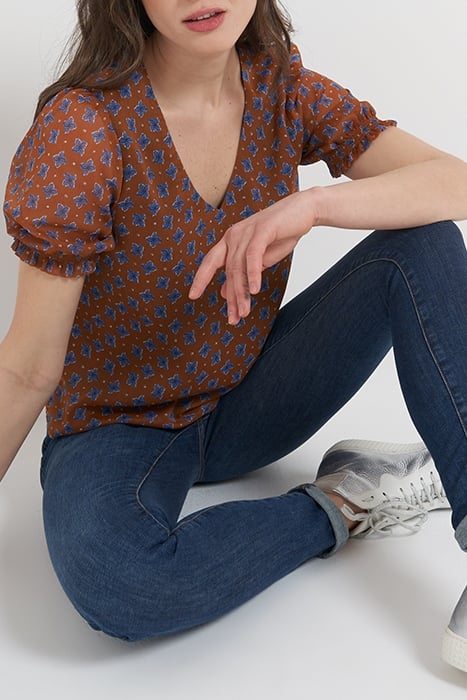 CAMEL TOP WITH BLUE FLOWER PRINT 4