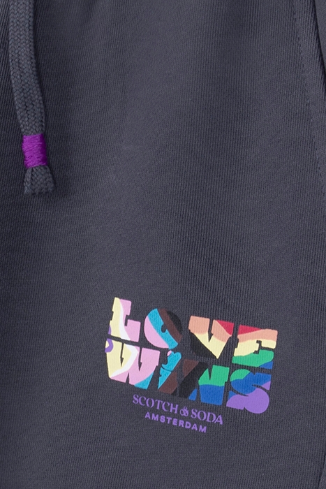 SWEAT SHORTS WITH PRIDE ARTWORK MOONDUST 3