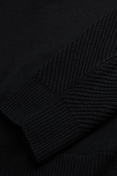 ROUND NECK SWEATER WITH POINT DETAILS ON THE SIDE BLACK 7