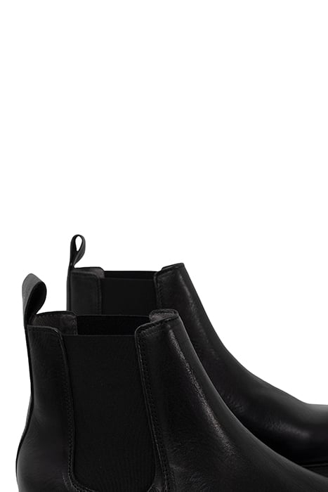 BLACK LEATHER LUGGED SOLE CHELSEA BOOTS BLACK 7