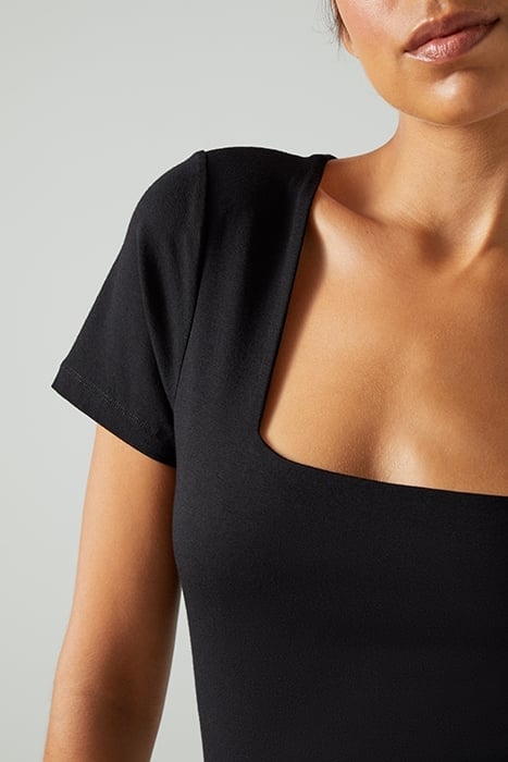 TASHA SQUARE T-SHIRT BLACK/WHITE 4