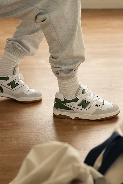 BB550ESB SNEAKERS IN WHITE & GREEN 2