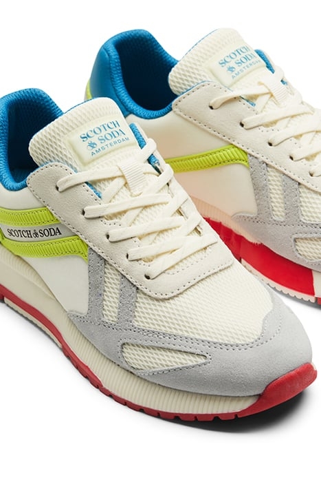 BOYS VIVEXIO SNEAKER WHITE 6