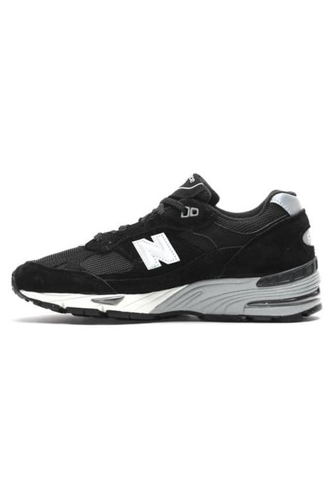 W991EKS SNEAKERS IN BLACK 5