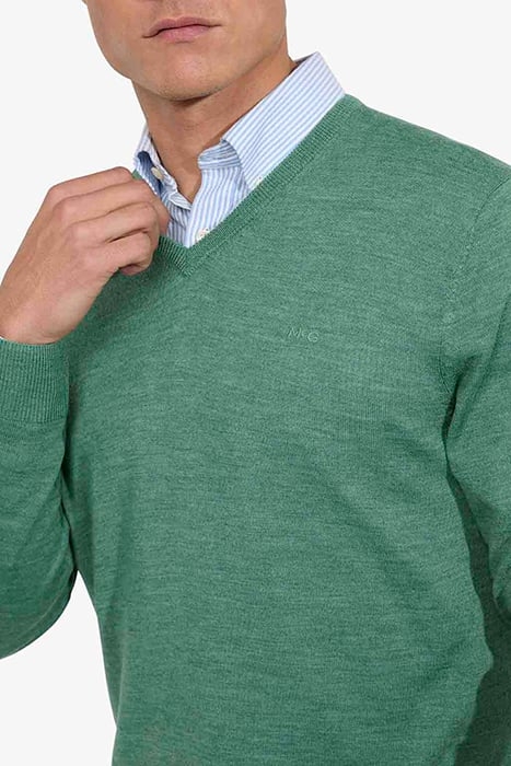 FINE MERINO V-NECK SWEATER ICE GREEN 6
