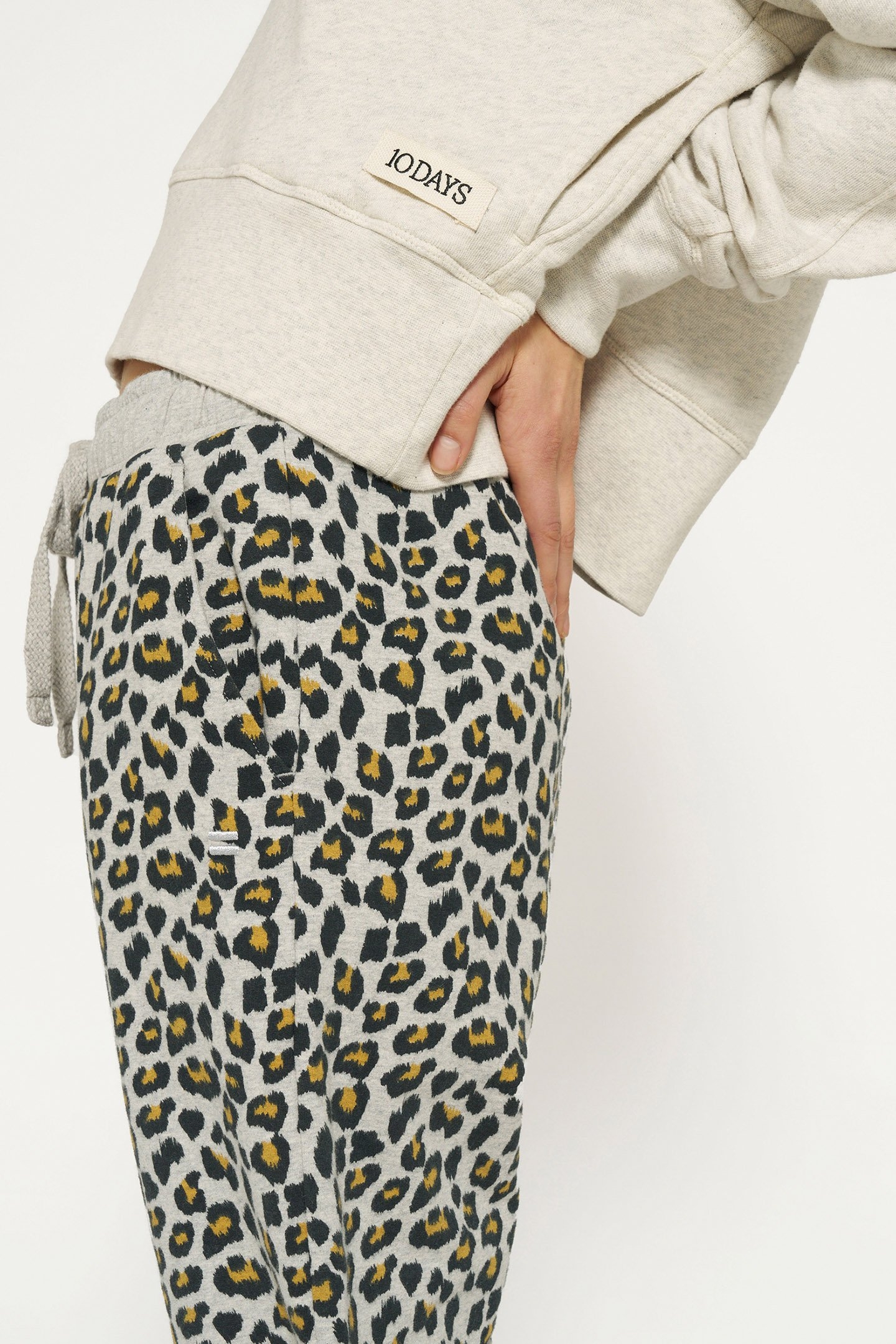 CROPPED JOGGER LEOPARD LIGHT GREY MELEE 5