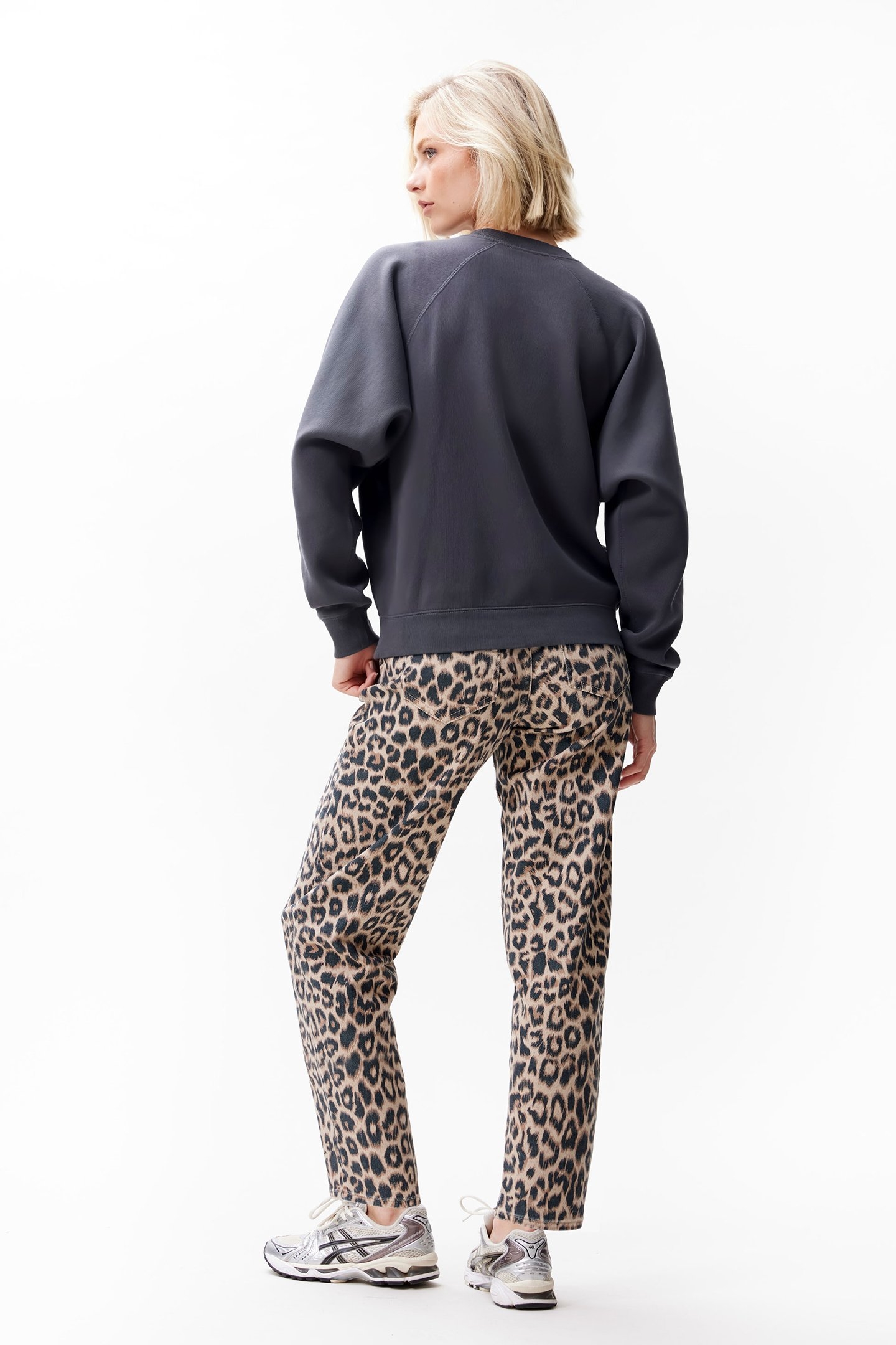 GRAPHIC SWEATER CARBON 2