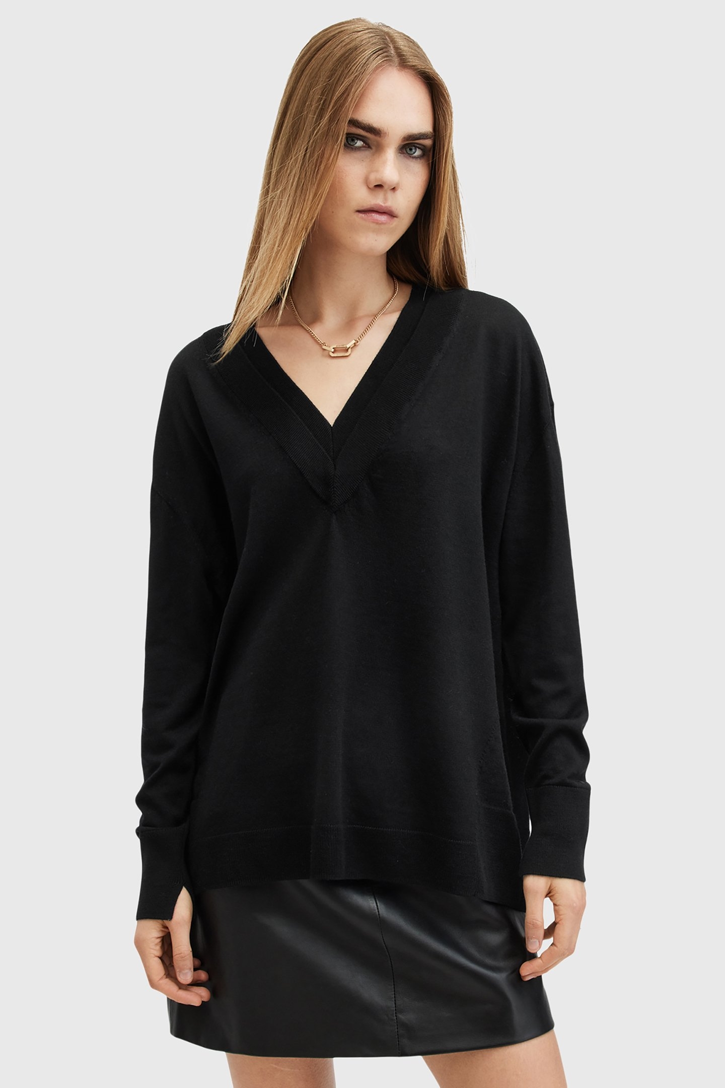 BERN V NECK BLACK 1