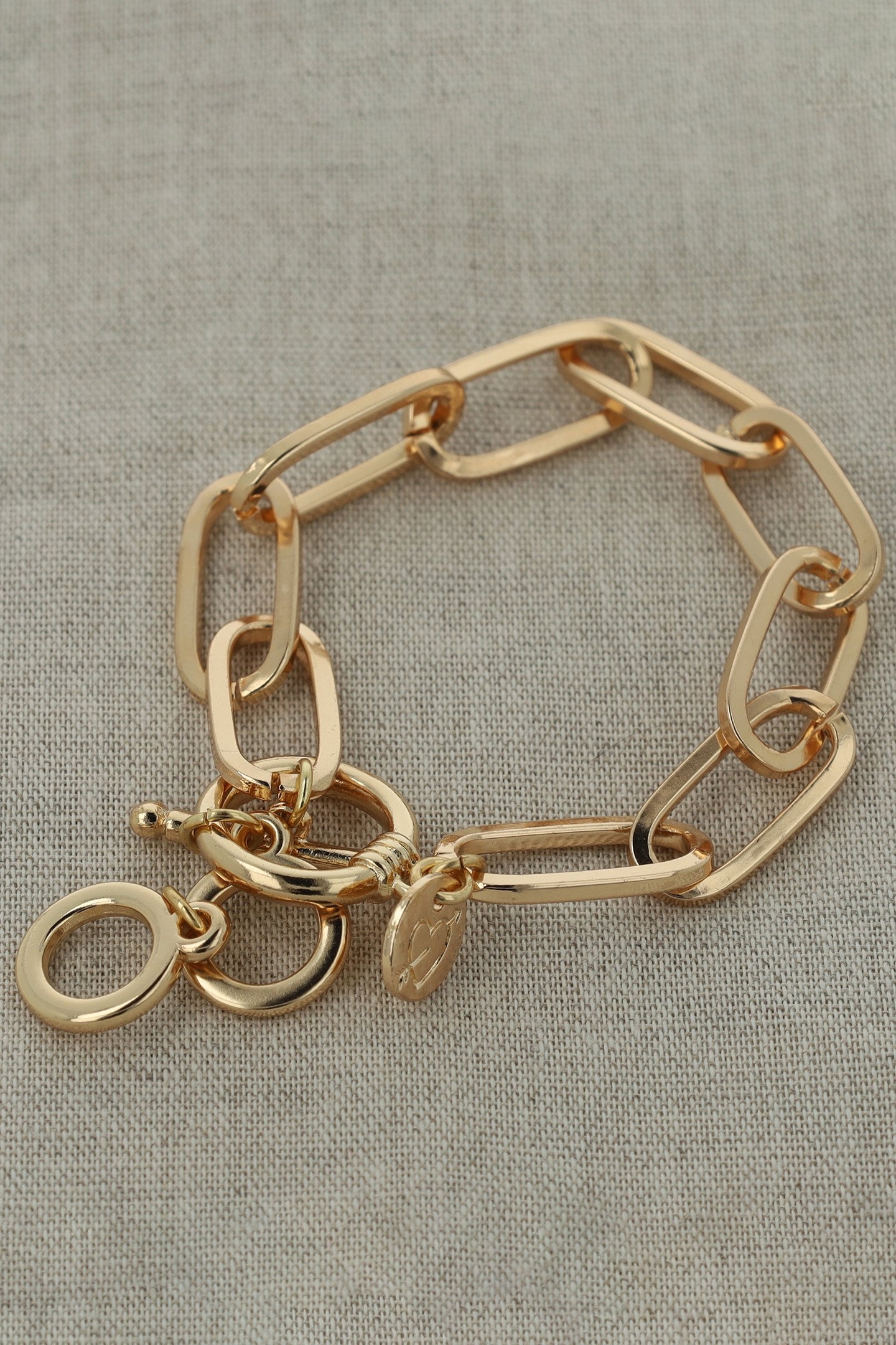 GOLDEN SHACKLE BRACELET 3