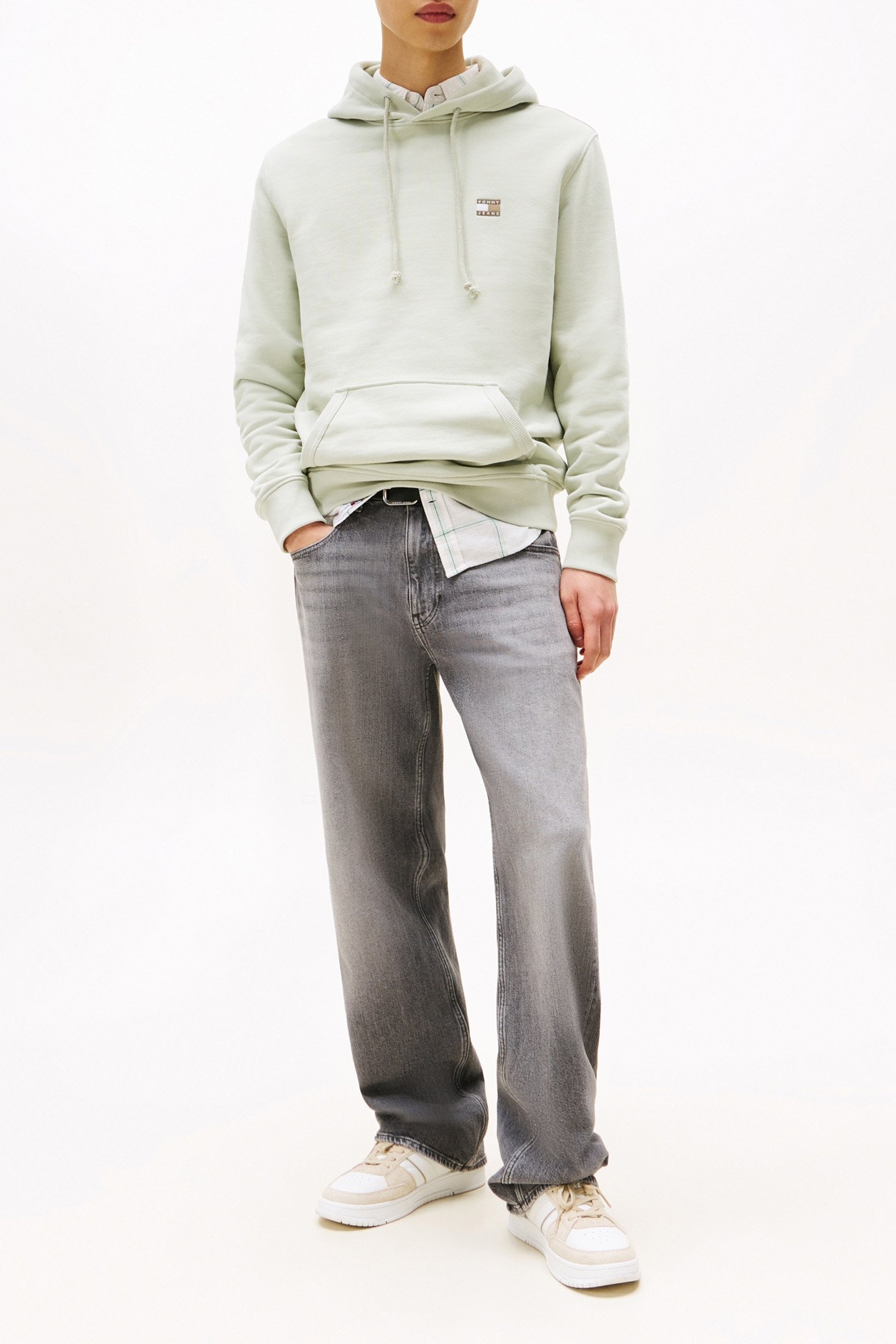TJM REG BADGE RELAXED FIT HOODIE MISTY SAGE TONAL 2