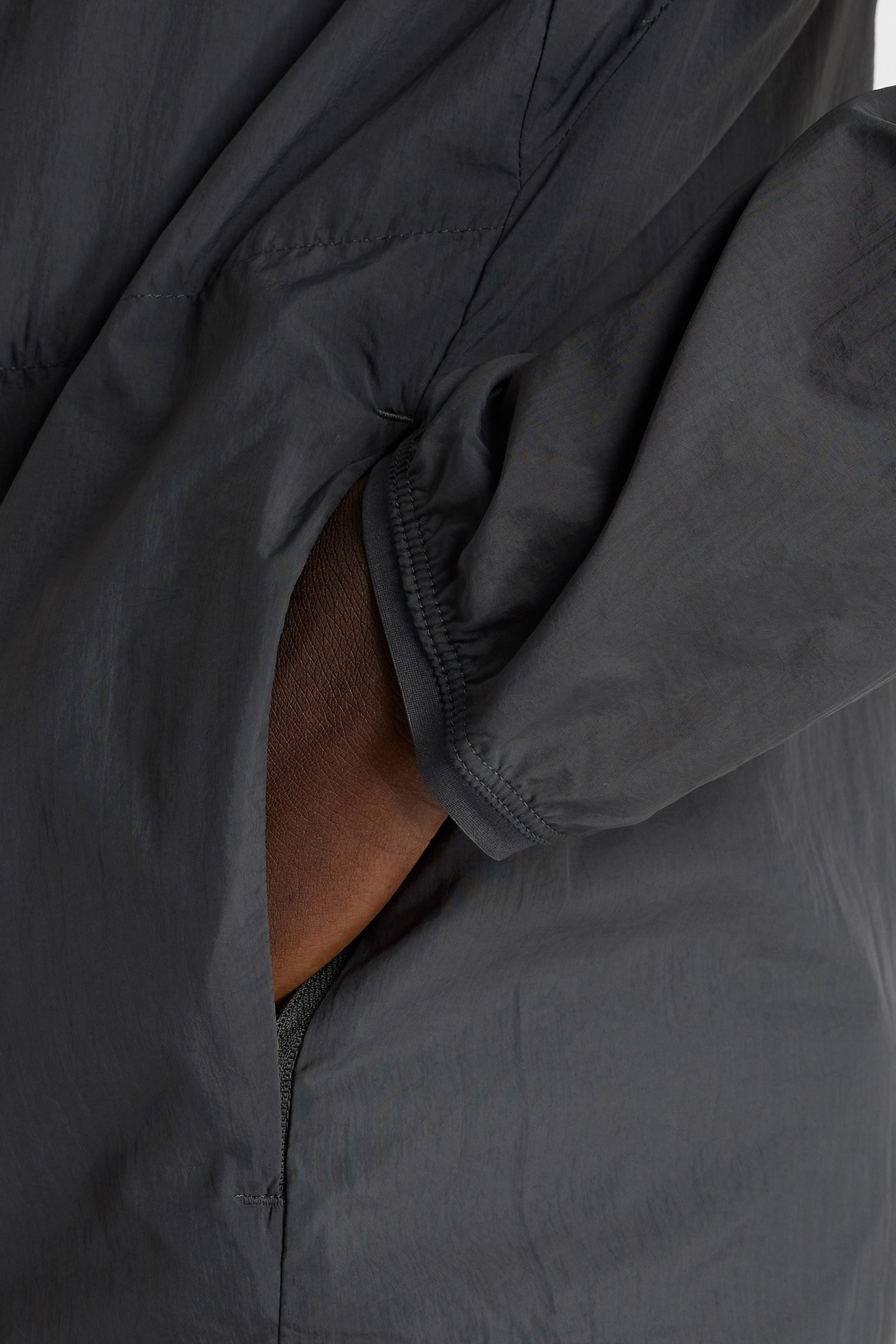 REFLECTIVE PACKABLE JACKET IN BLACK 5