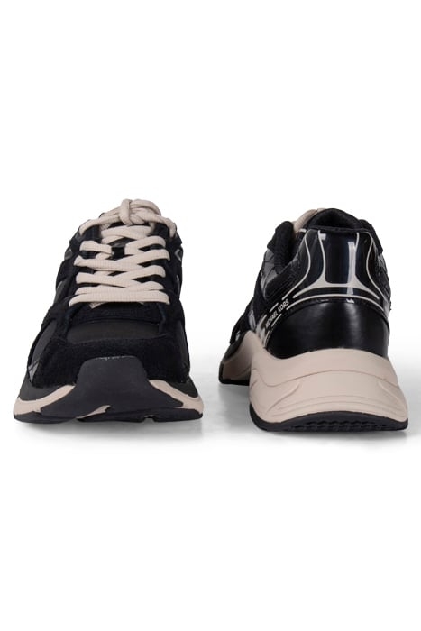 LEO TRAINER IN BLACK 2