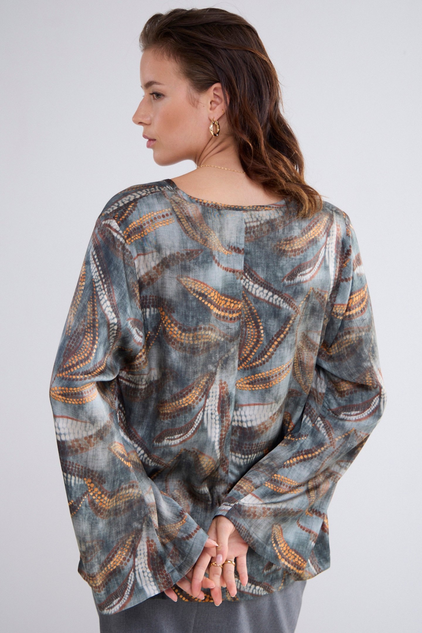 TOP V NECK DOTTED LEAFS GREYS 2