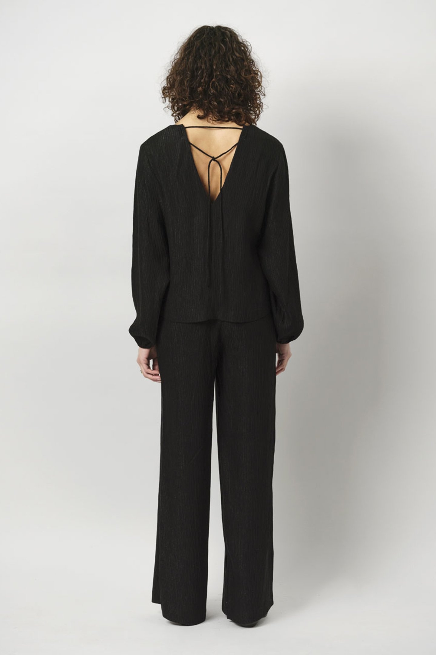 STARDOM V-NECK TOP RAVEN 2