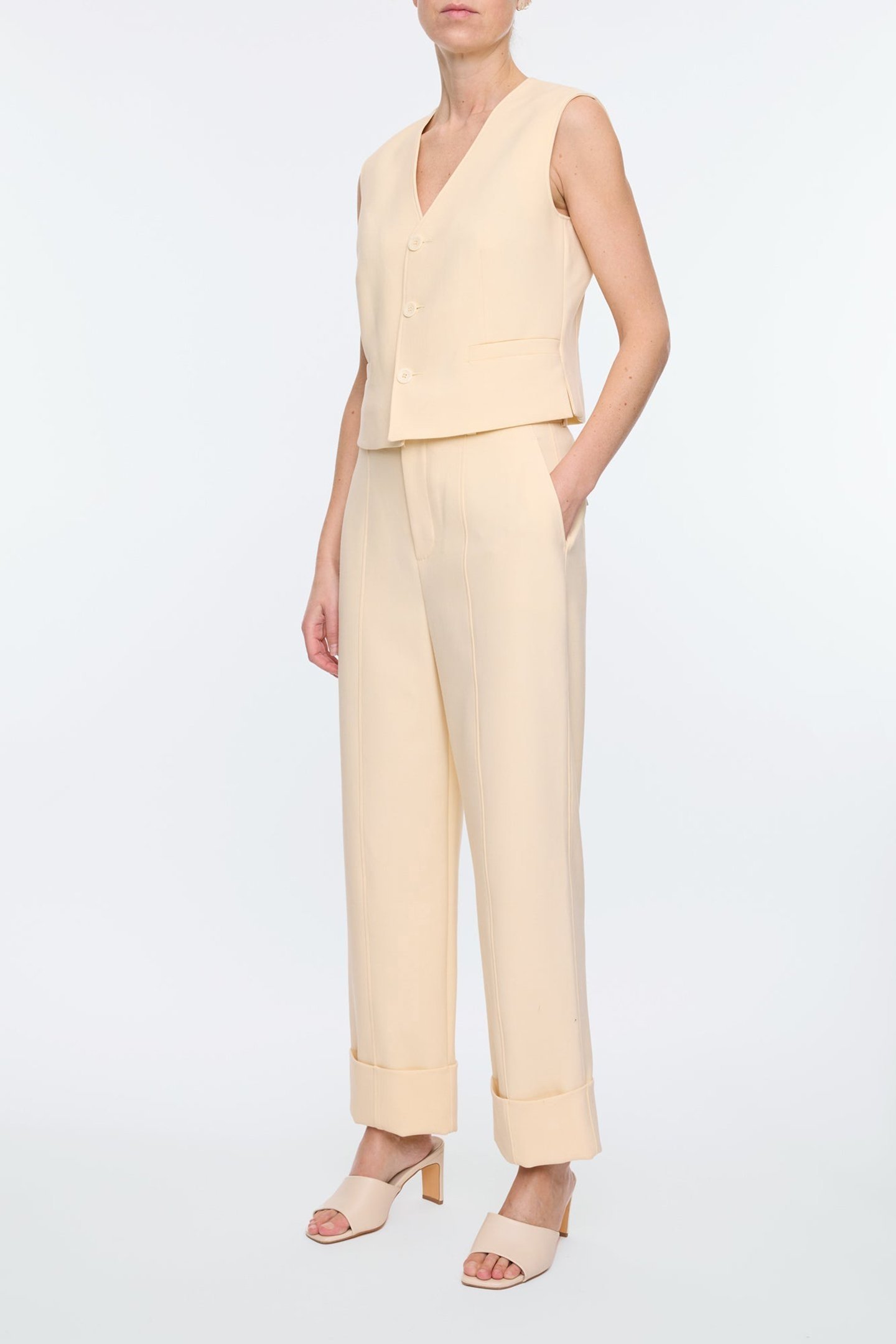 ROUND TAILOR BEIGES 5