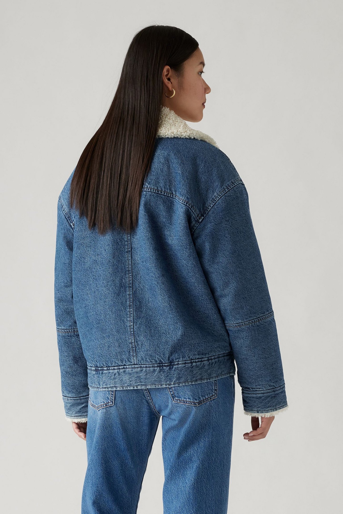 SHERPA FLIGHT JACKET IN THE AIR 2