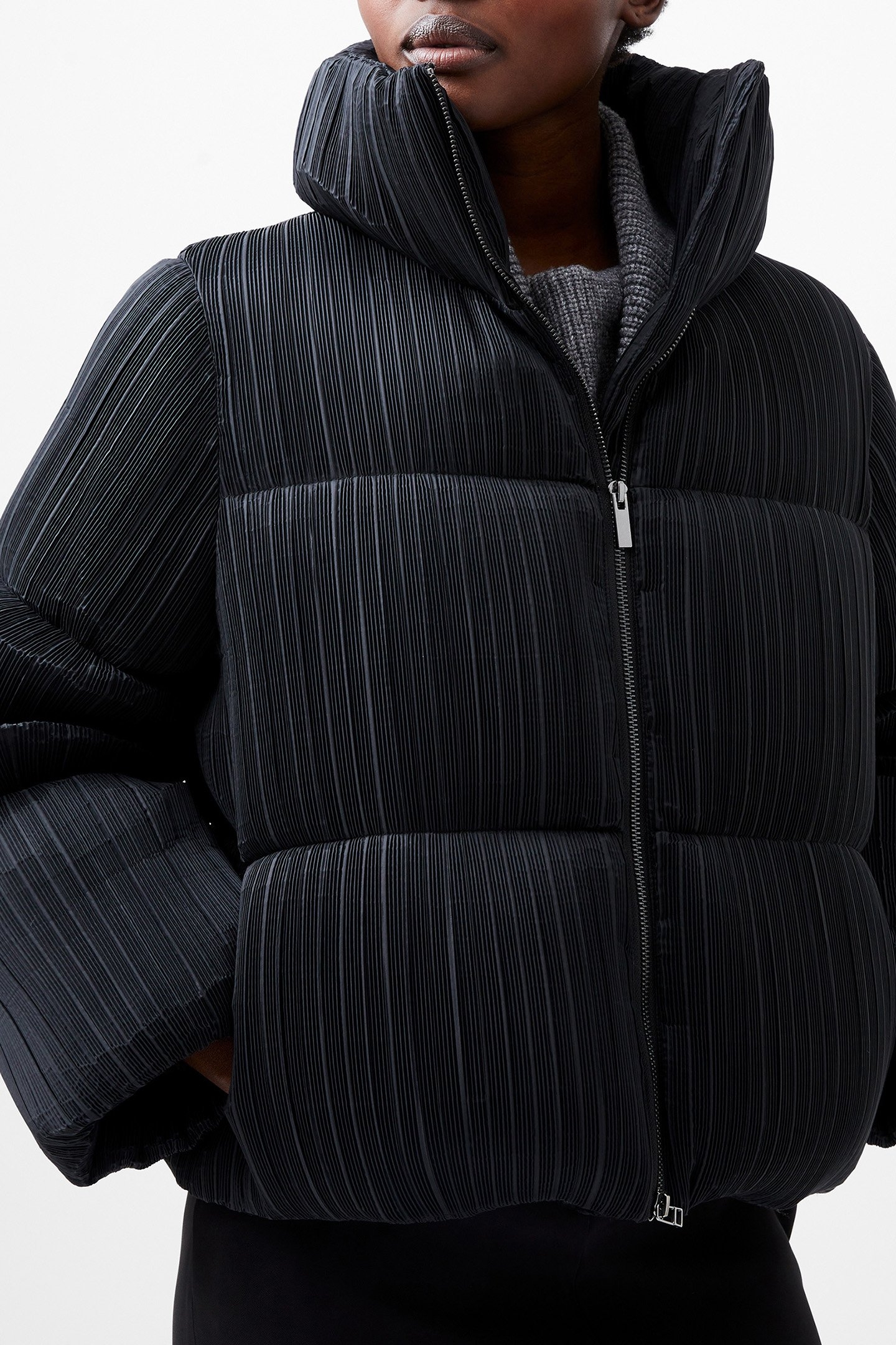 DINARA CRINKLE PUFFER BLACKOUT 4