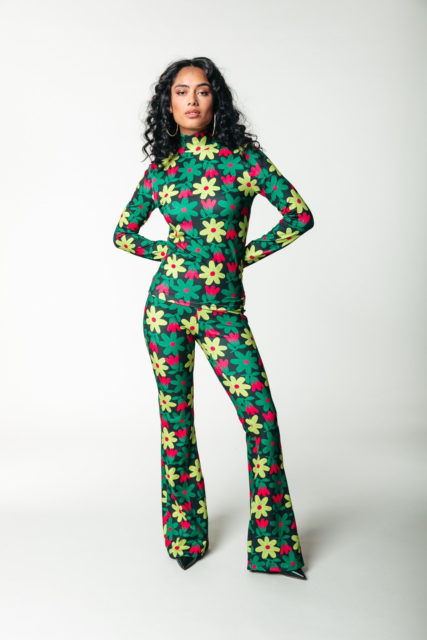 BIG FLOWER PEACHED EXTRA FLARE PANTS MULTICOLOR 1