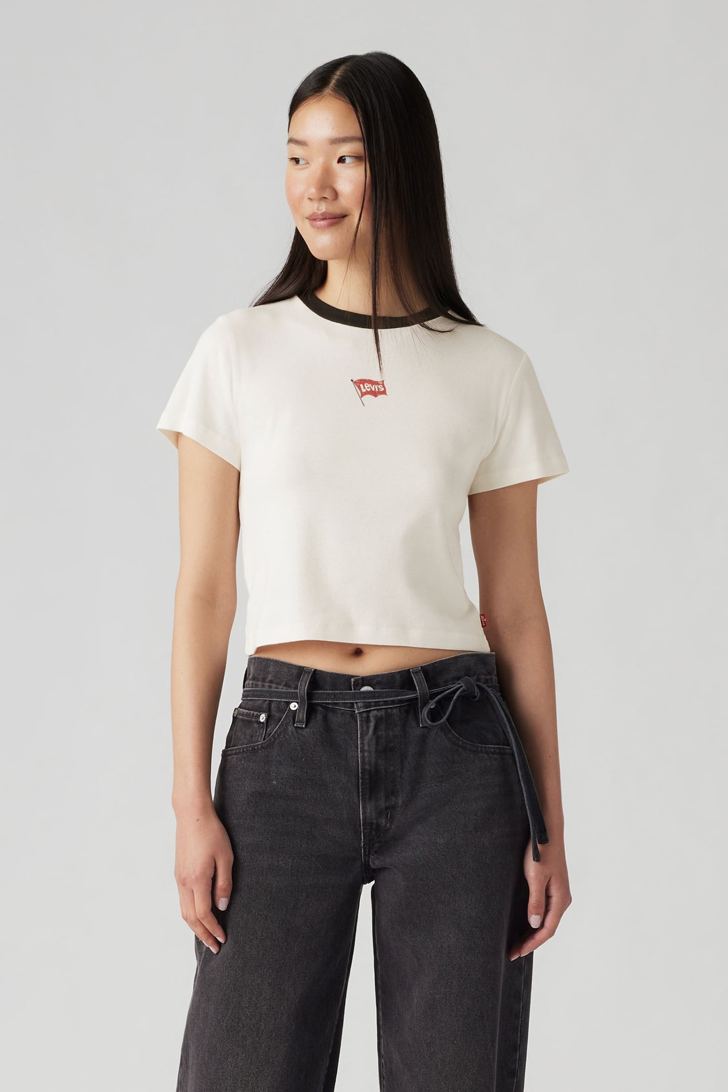 GR ESSENTIAL SPORTY TEE MINI FLAG EGRET 1