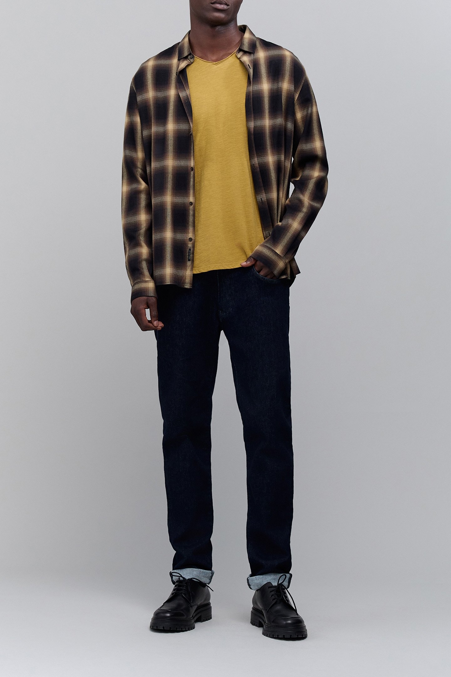 LICHEN ORGANIC COTTON ESSENTIAL V-NECK T-SHIRT 5