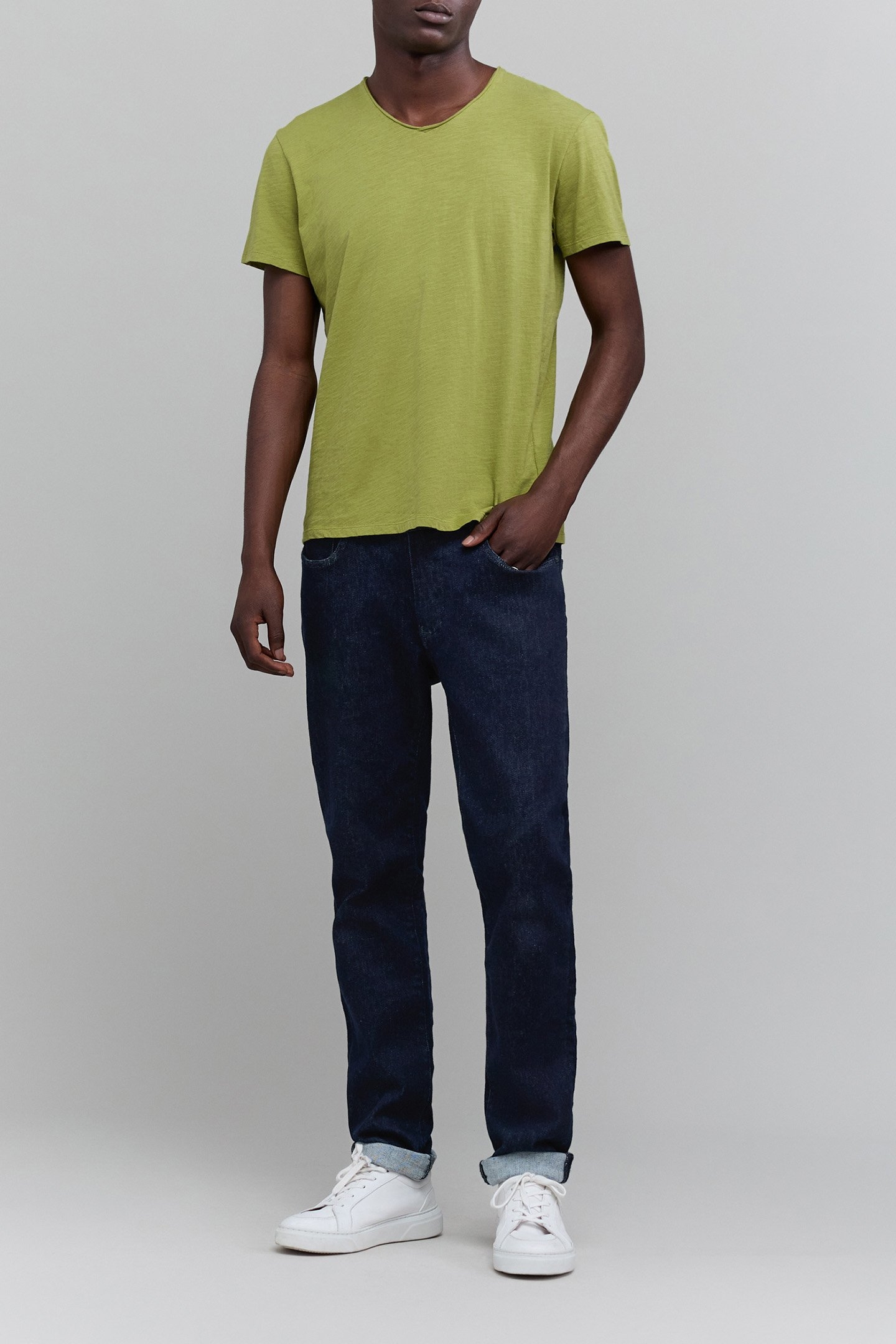 MOSS ORGANIC COTTON ESSENTIAL V-NECK T-SHIRT 3