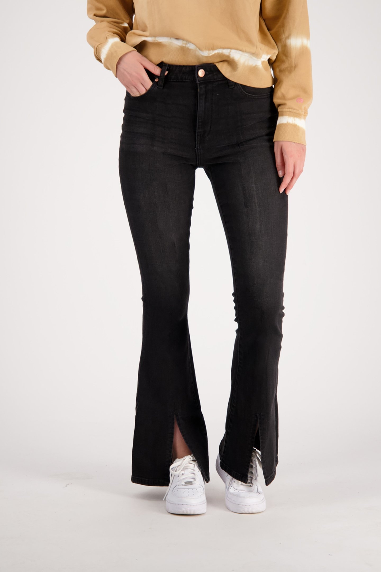 SUNRISE SLIT JEANS BLACK STONE 1