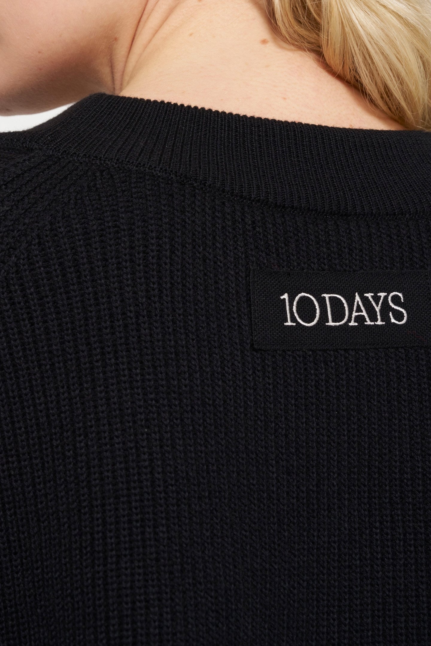 KNIT SWEATER BLACK 6