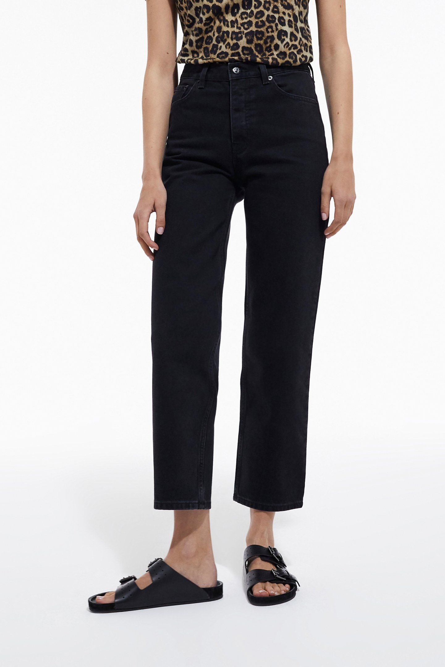 BLACK WASHED STRAIGHT JEANS 1