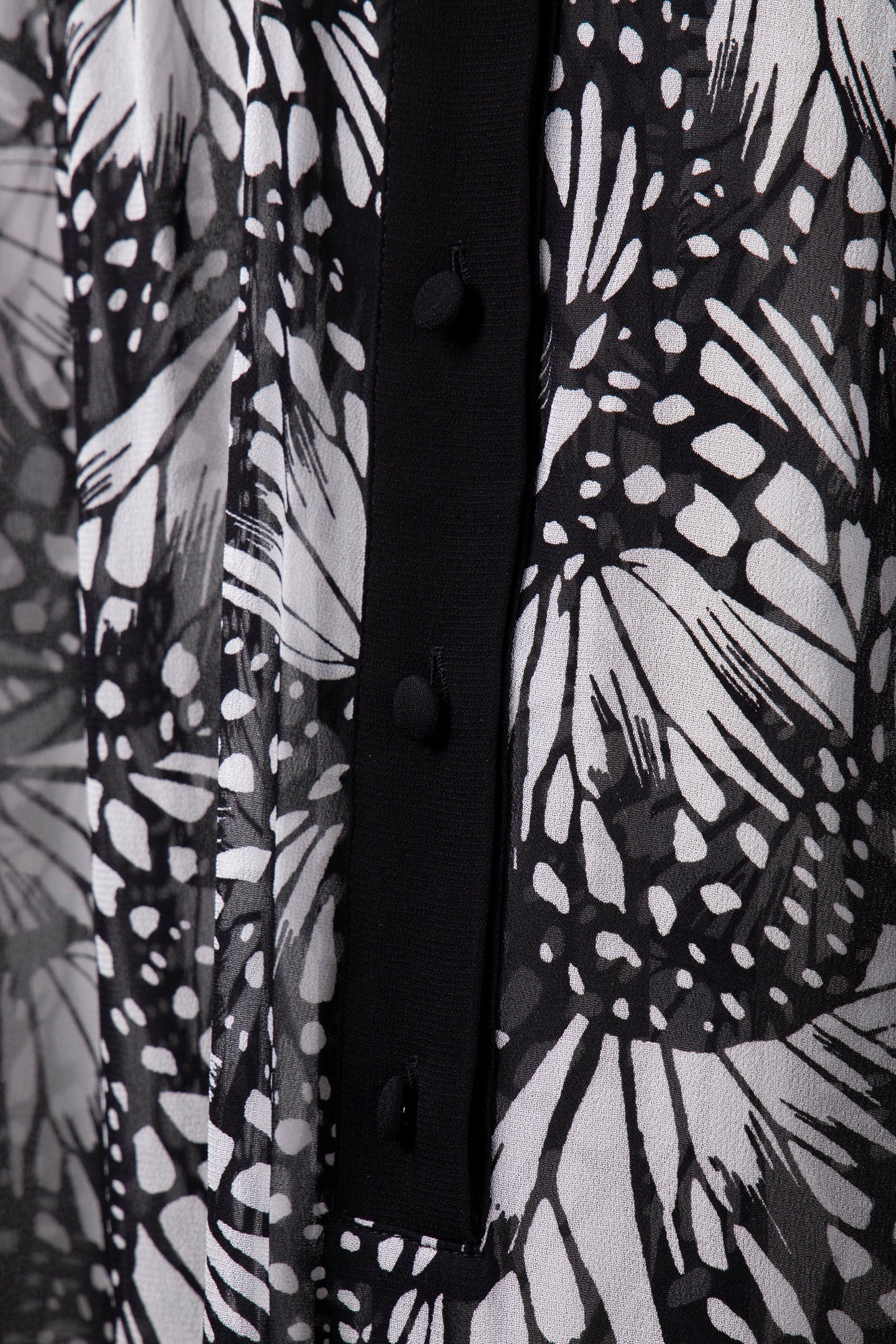 ML BUTTONED TOP WITH RUFFLE AT THE COLLAR BLACK WHITE 4