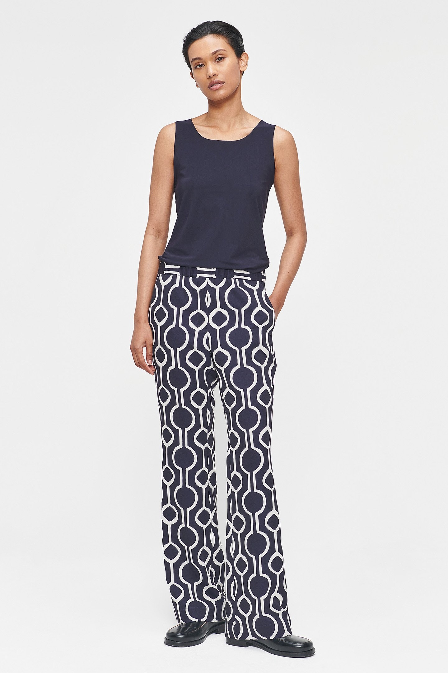 IT PRINT BASIC FLARED PANTS INK BLUE 2