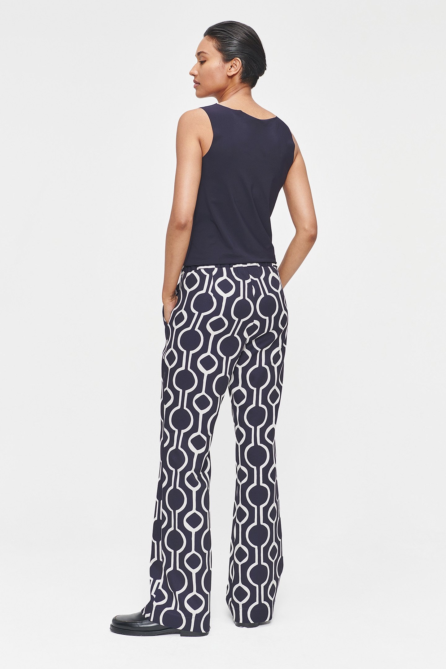 IT PRINT BASIC FLARED PANTS INK BLUE 3