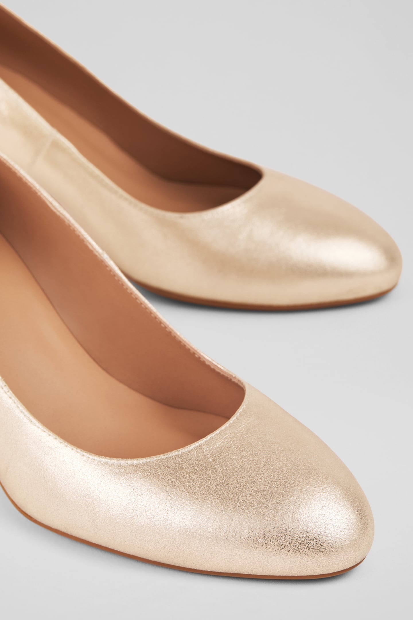 CC WINOLA ROUND TOE BLOCK GOLD 4