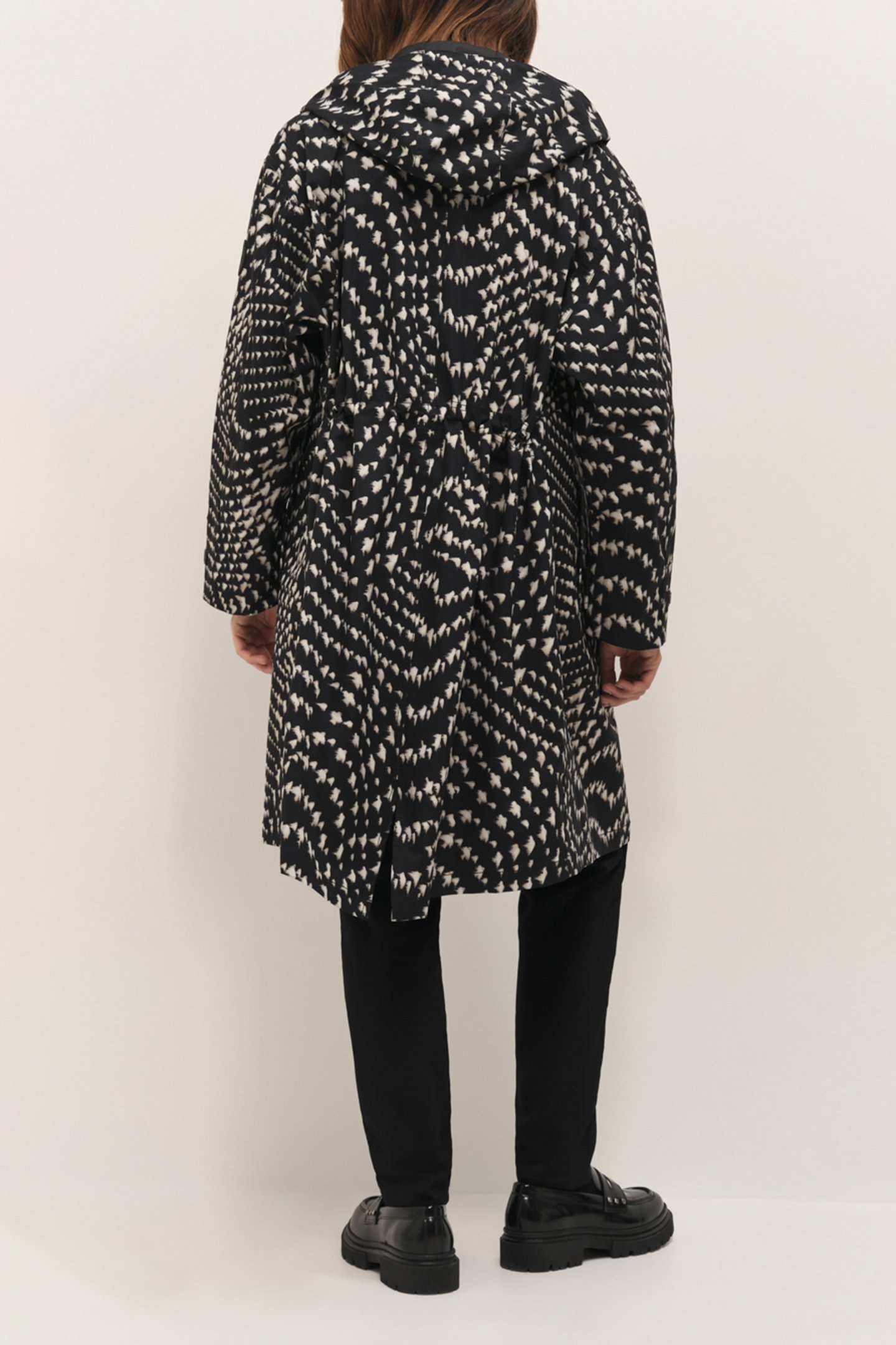 DODA BLACK PARKA WITH OPTICAL PRINT 3
