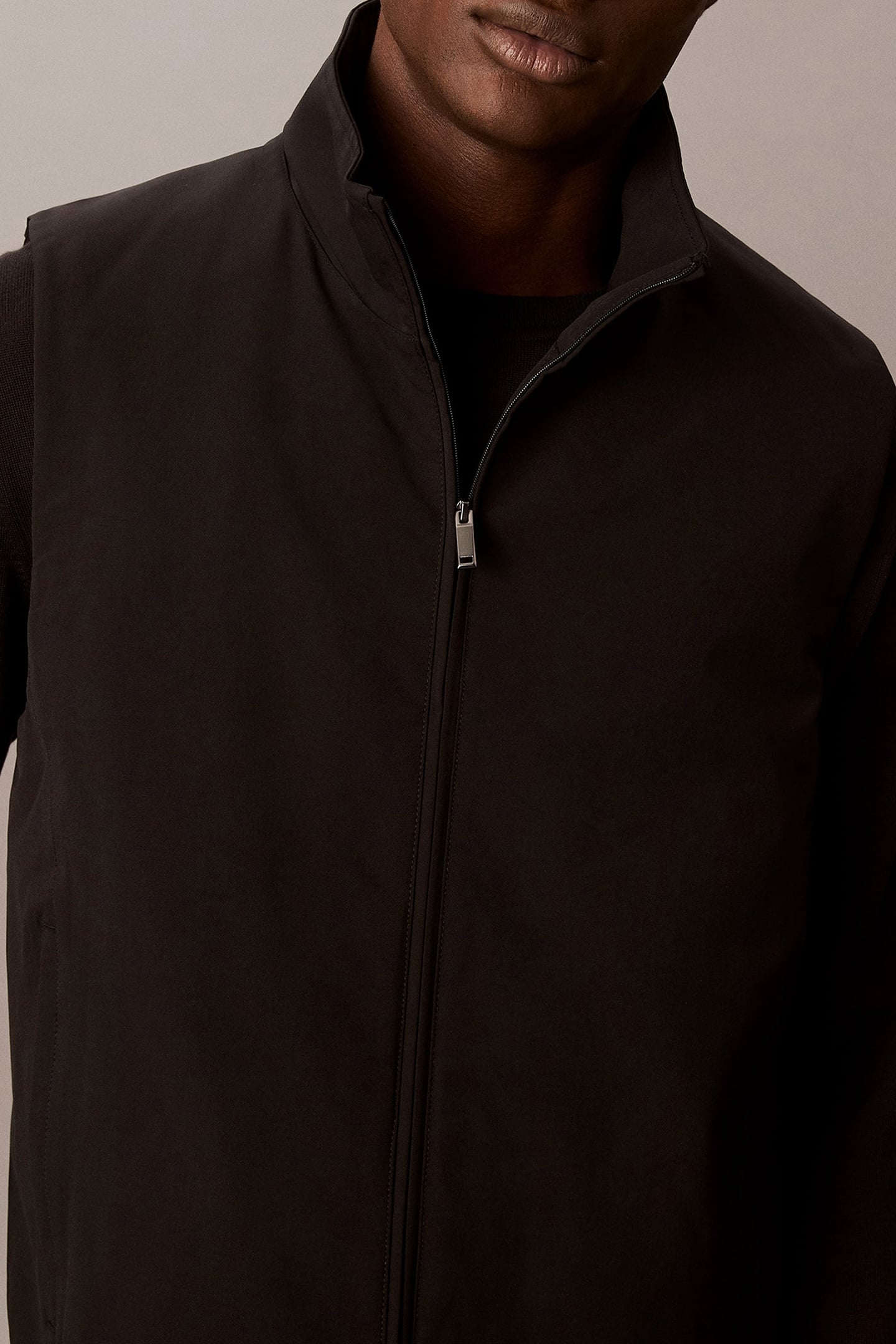 SLEEVELESS REFINED TECH JACKET BLACK 4