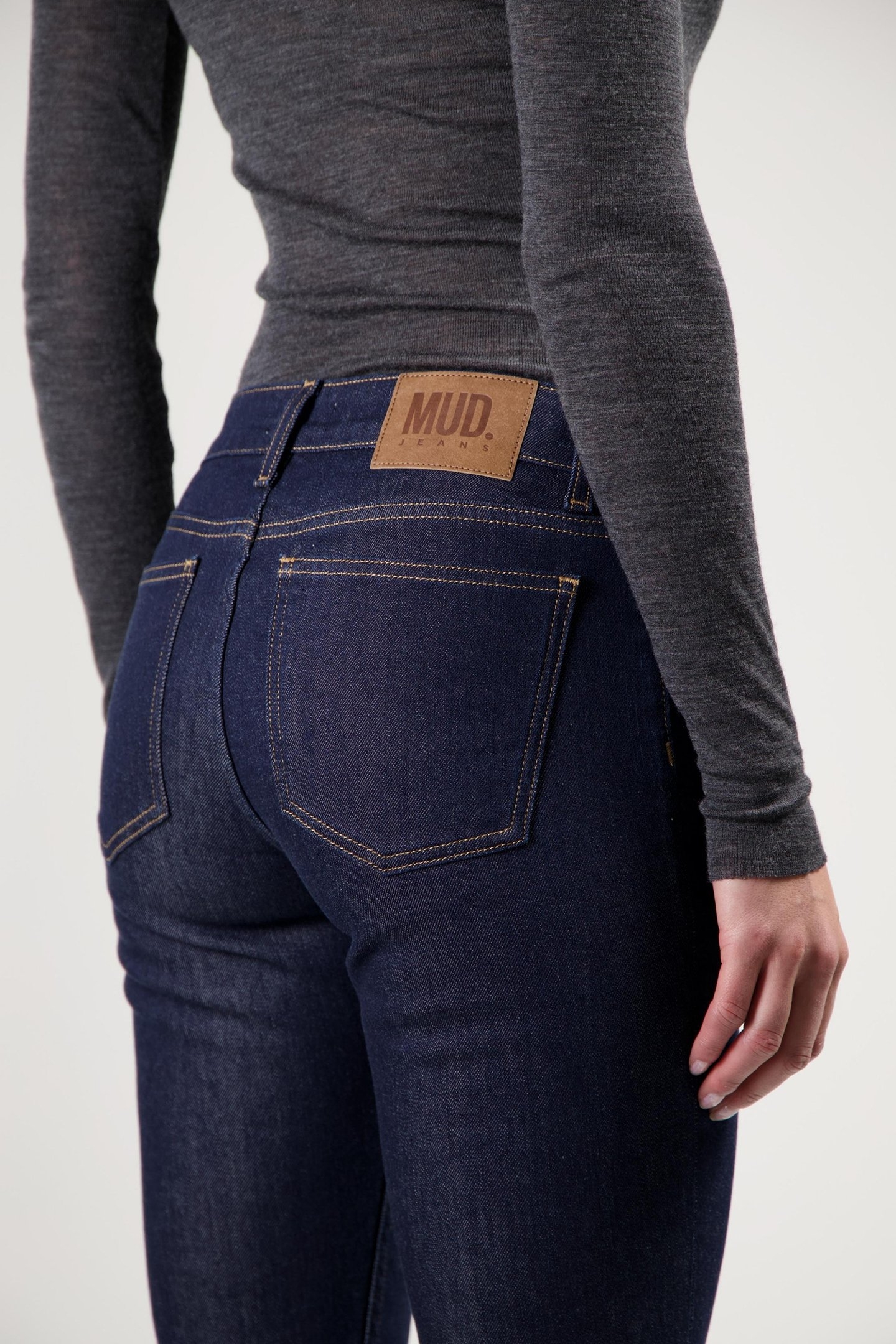 LOGAN MID SLIM RINSE 6