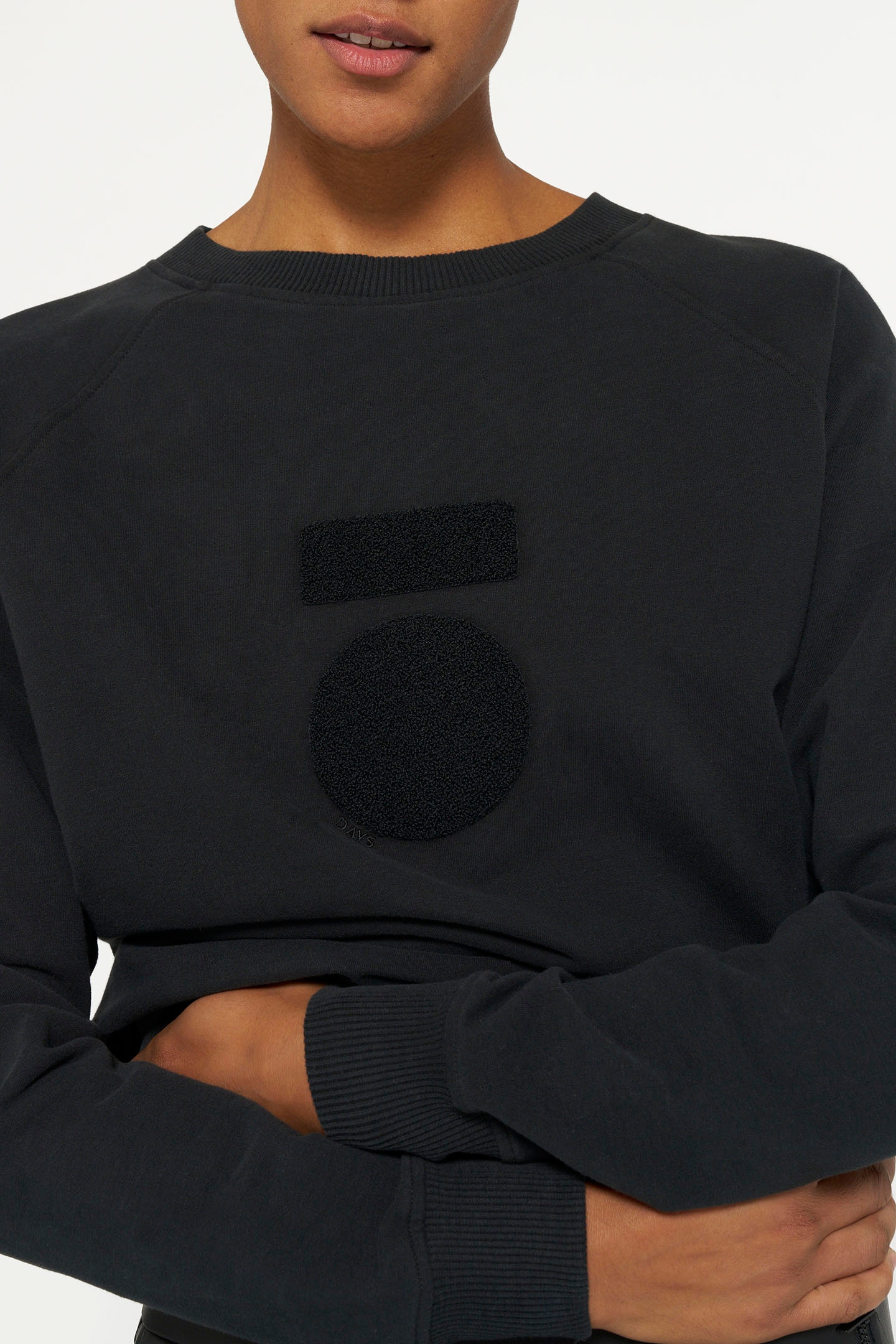 THE CREW NECK SWEATER BLACK 6