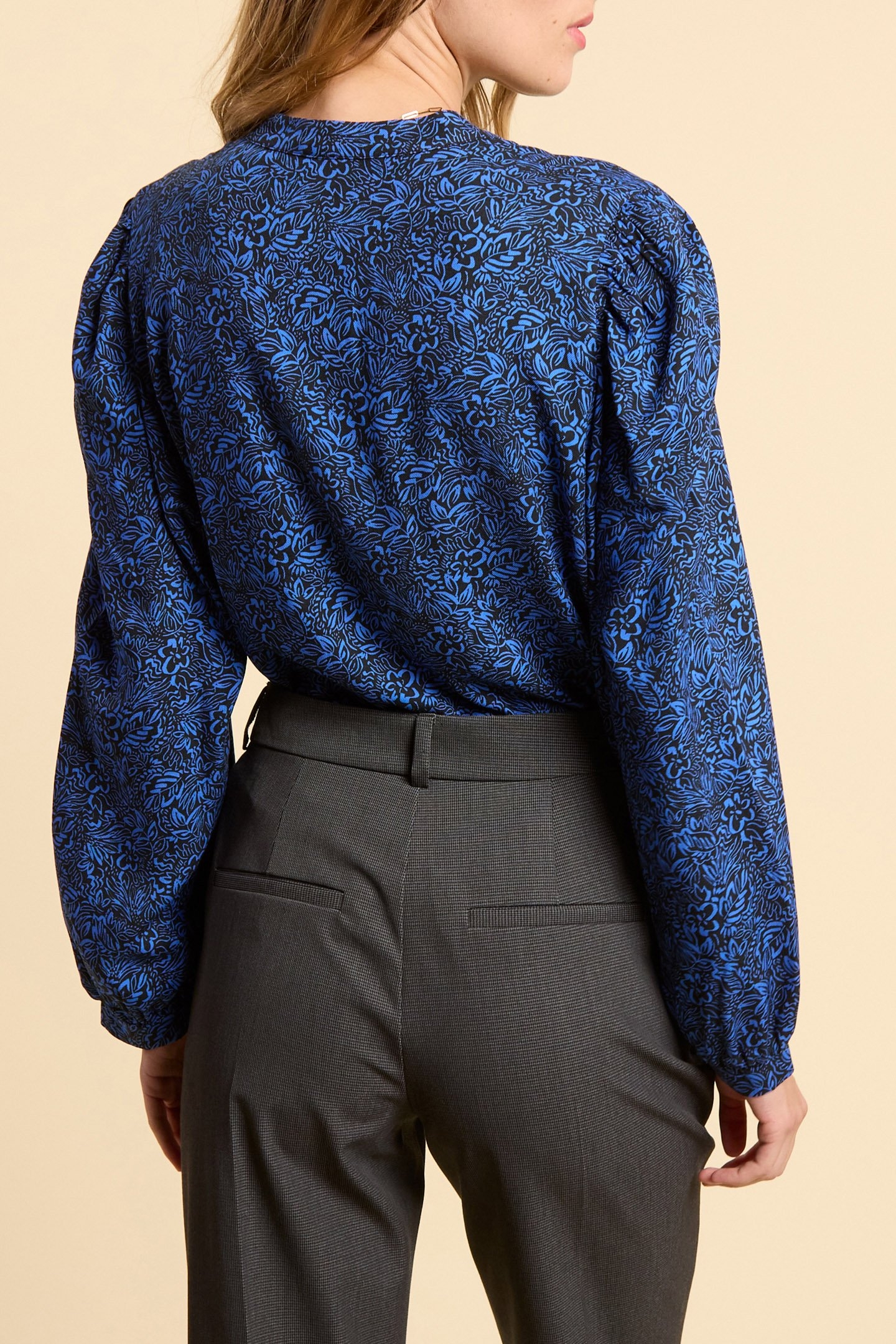 BLACK GRAPHIC FLORAL PRINT BLOUSE BLACK 2