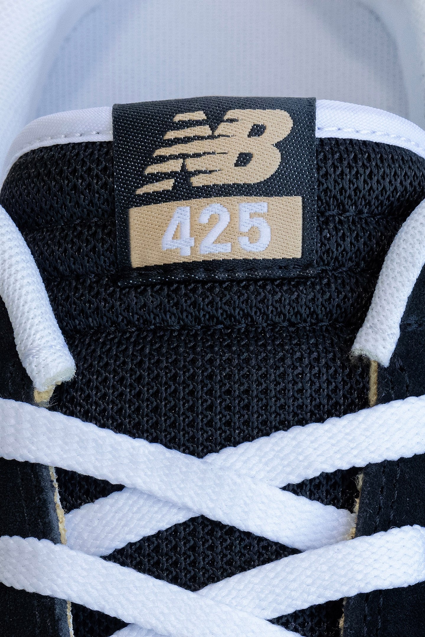 NB NUMERIC 425 BLACK 6