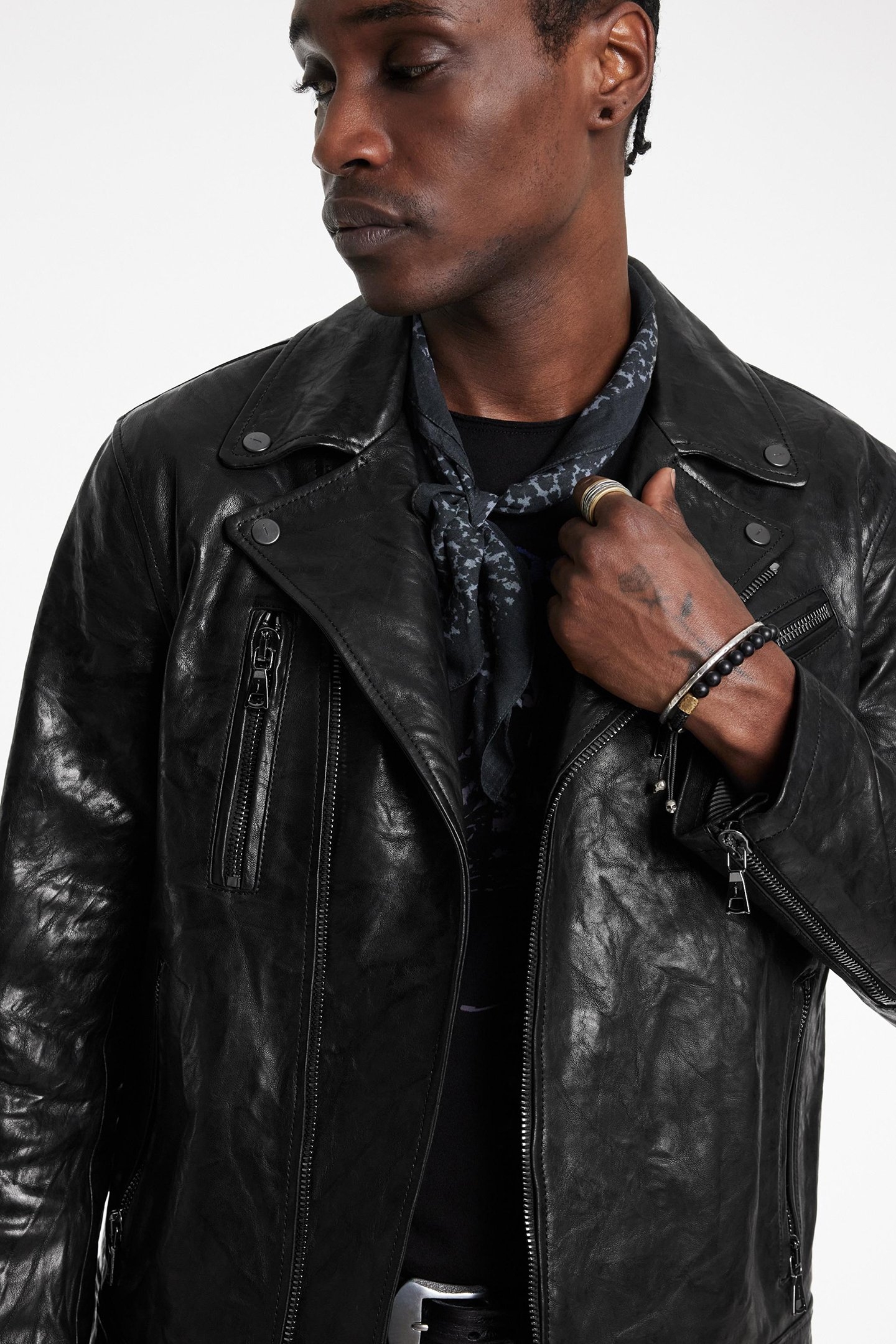 CHELSEA SLIM FIT ASYMMETIRIC ZIP CLOSURE BLACK 3