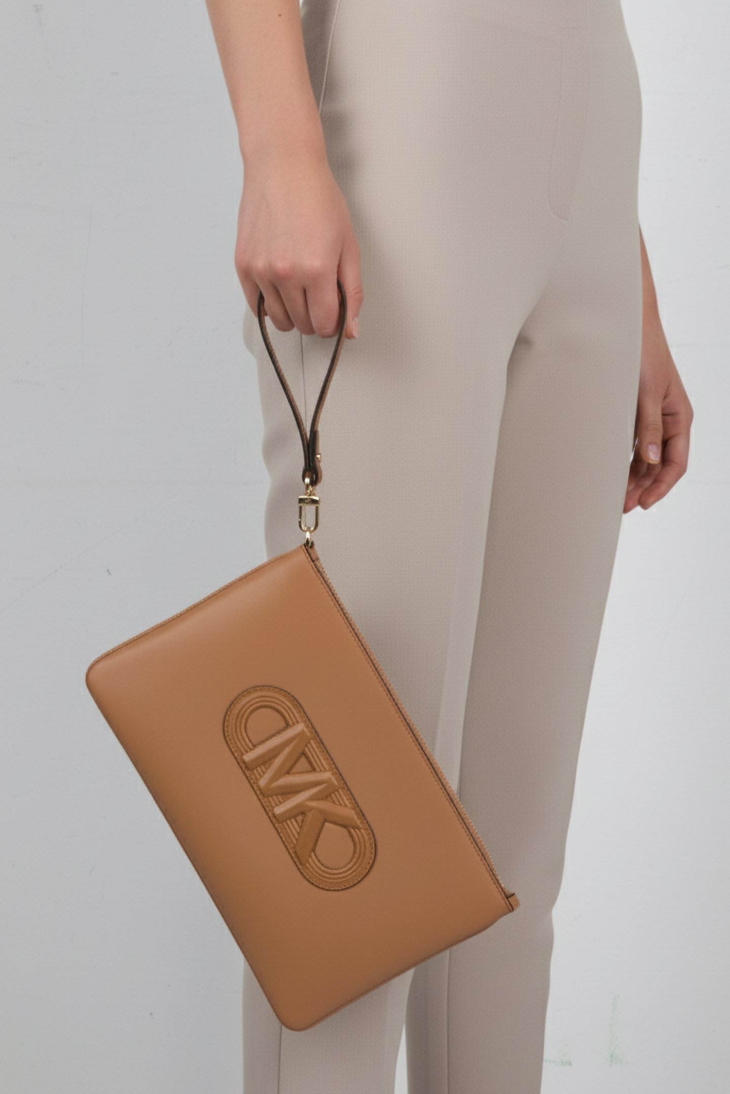 LEATHER TOP ZIP WRISTLET IN BEIGE 1