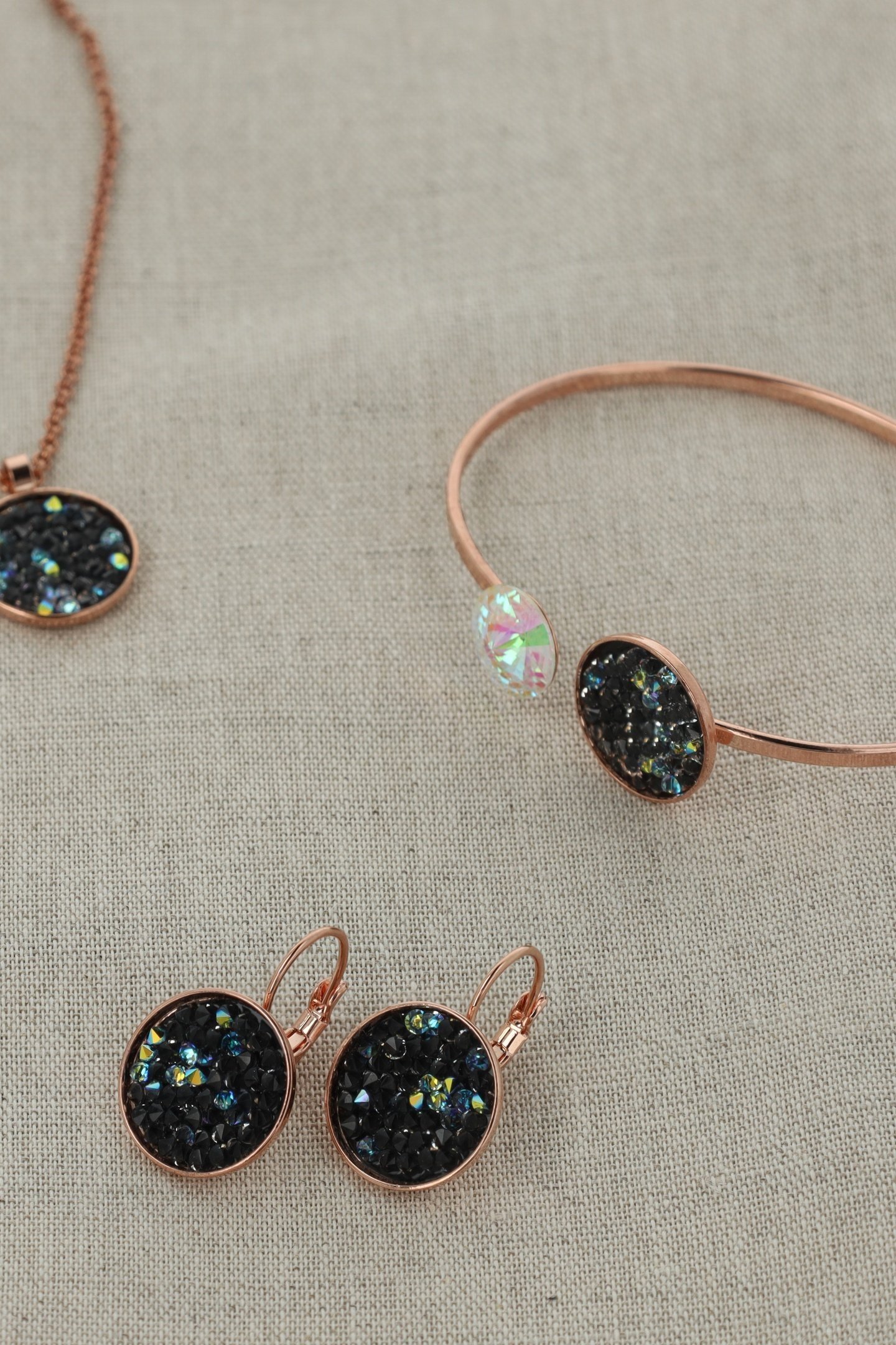 CLASSIC ROCKS EARRINGS BLACK 1