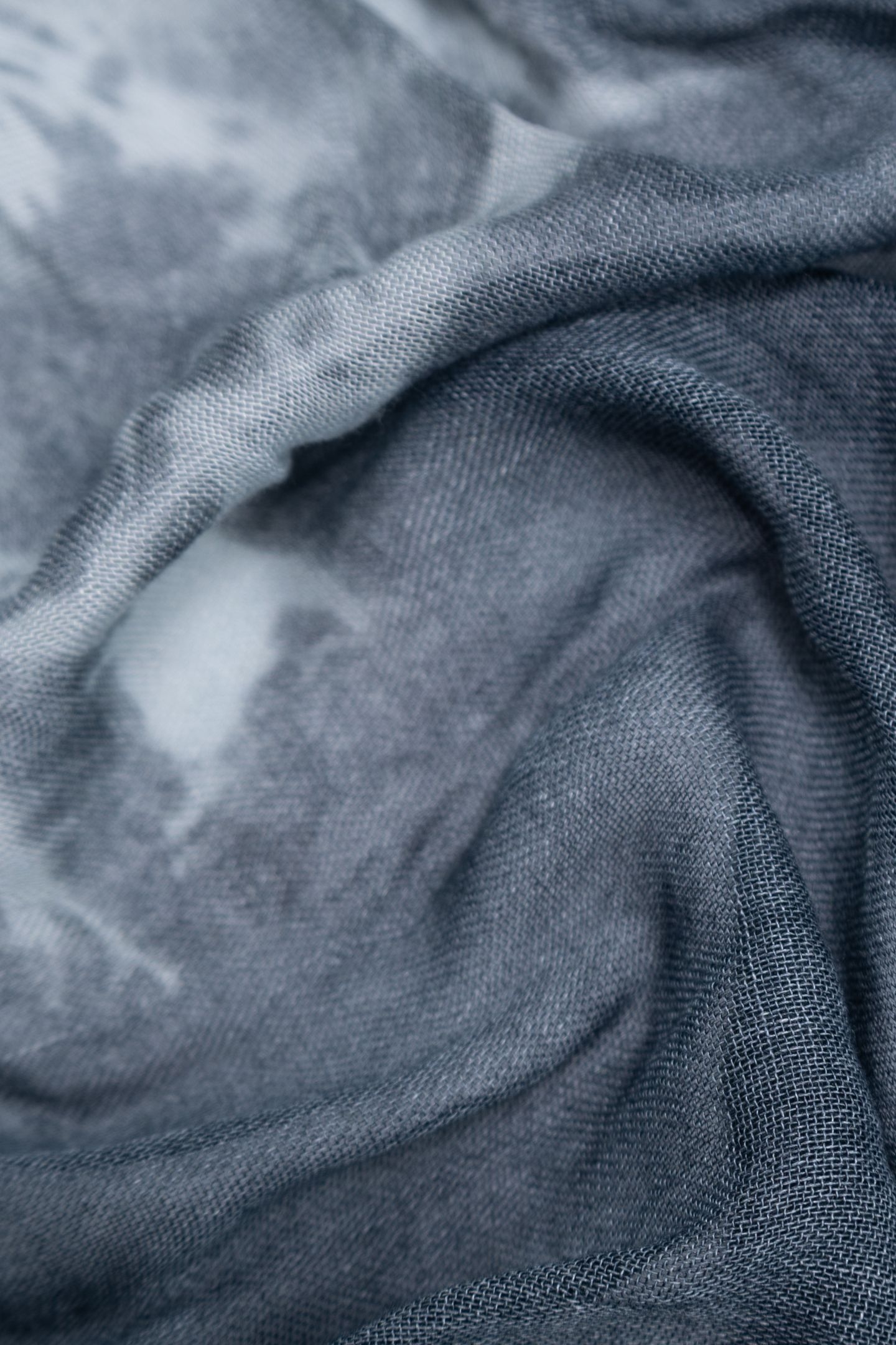 STORM SCARF WITH SKULL-MESH MOTIF 3