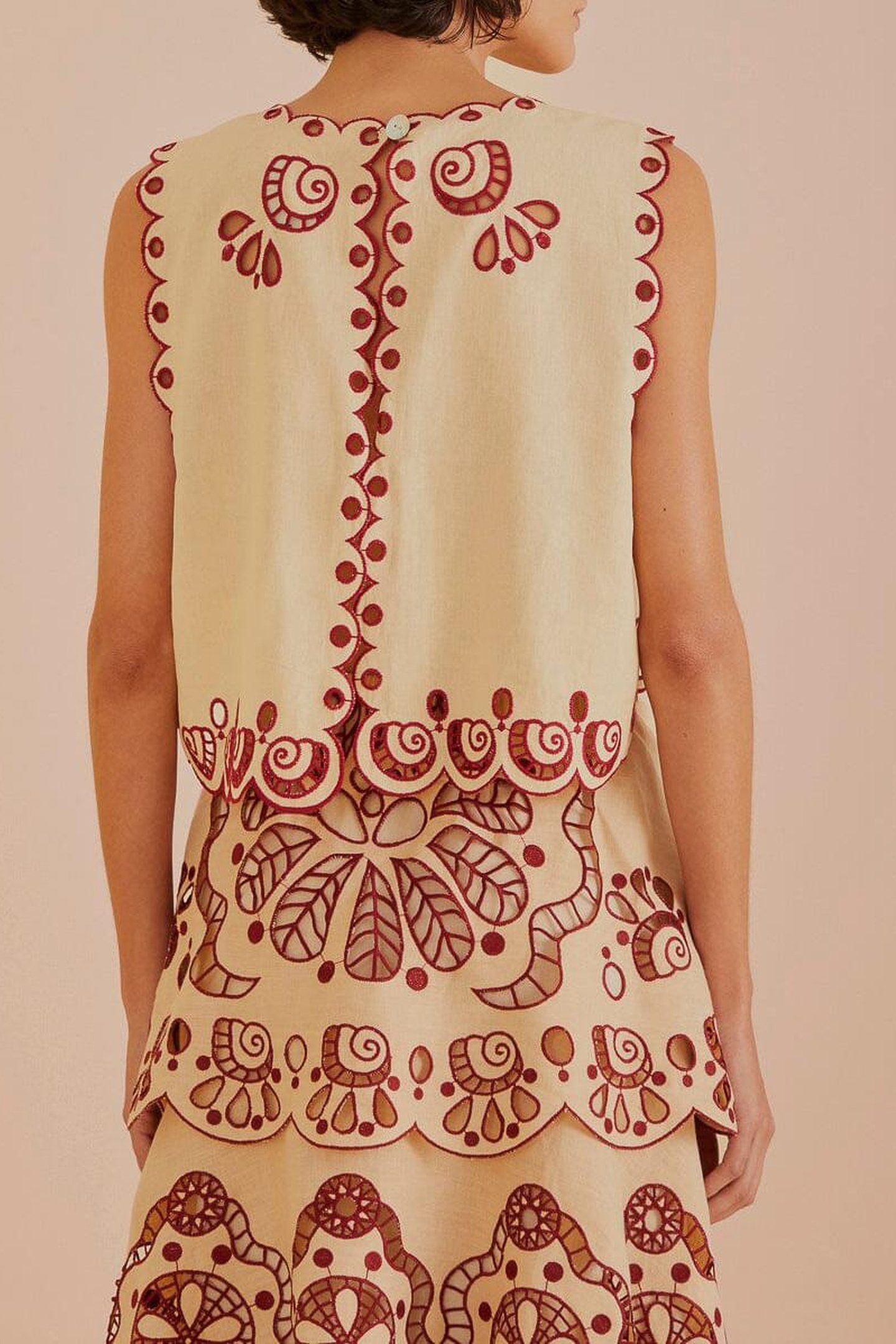 SAND RICHELIEU SLEEVELESS CROP TOP 3