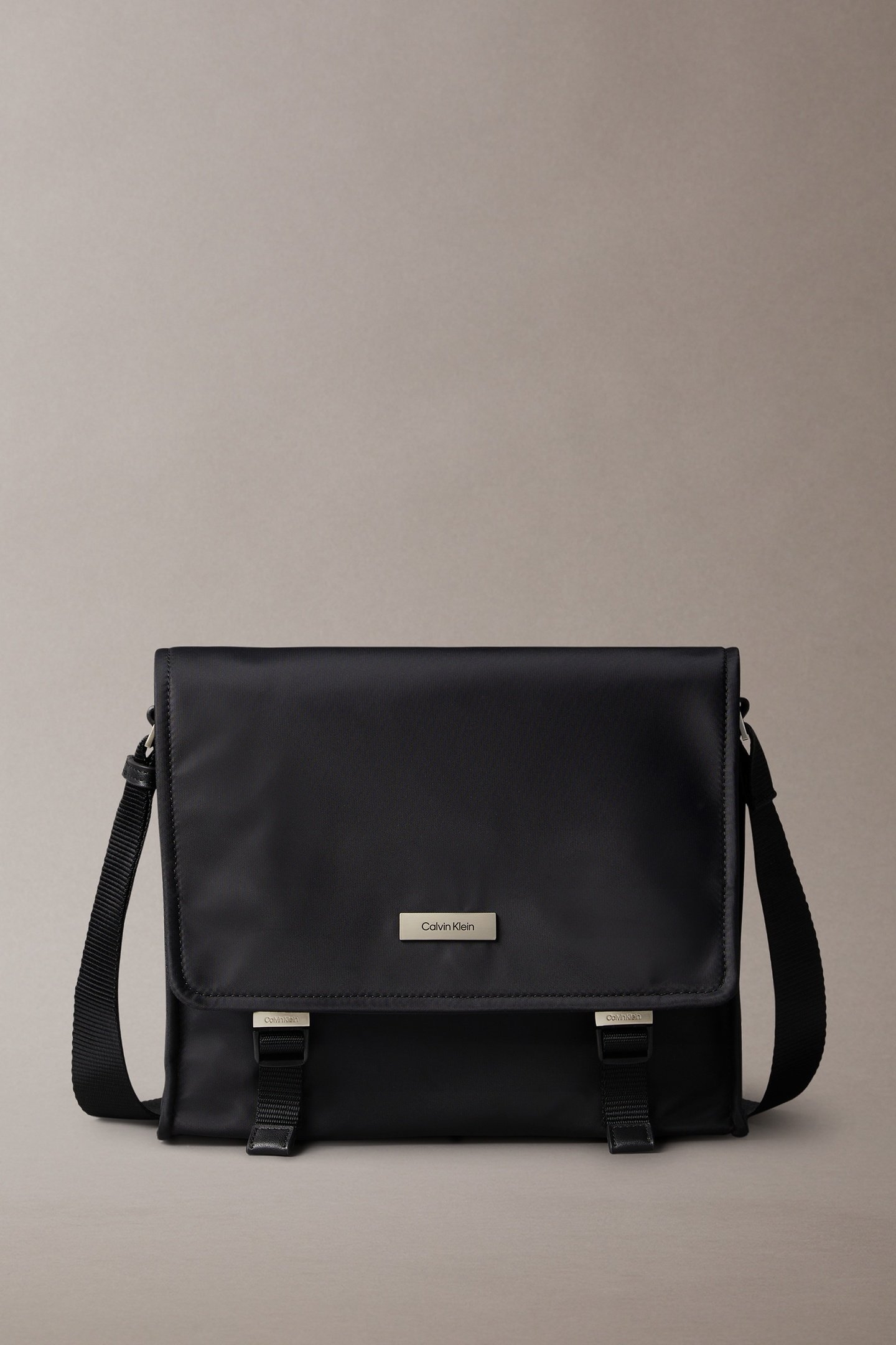 SLEEK SMALL MESSENGER BLACK 2
