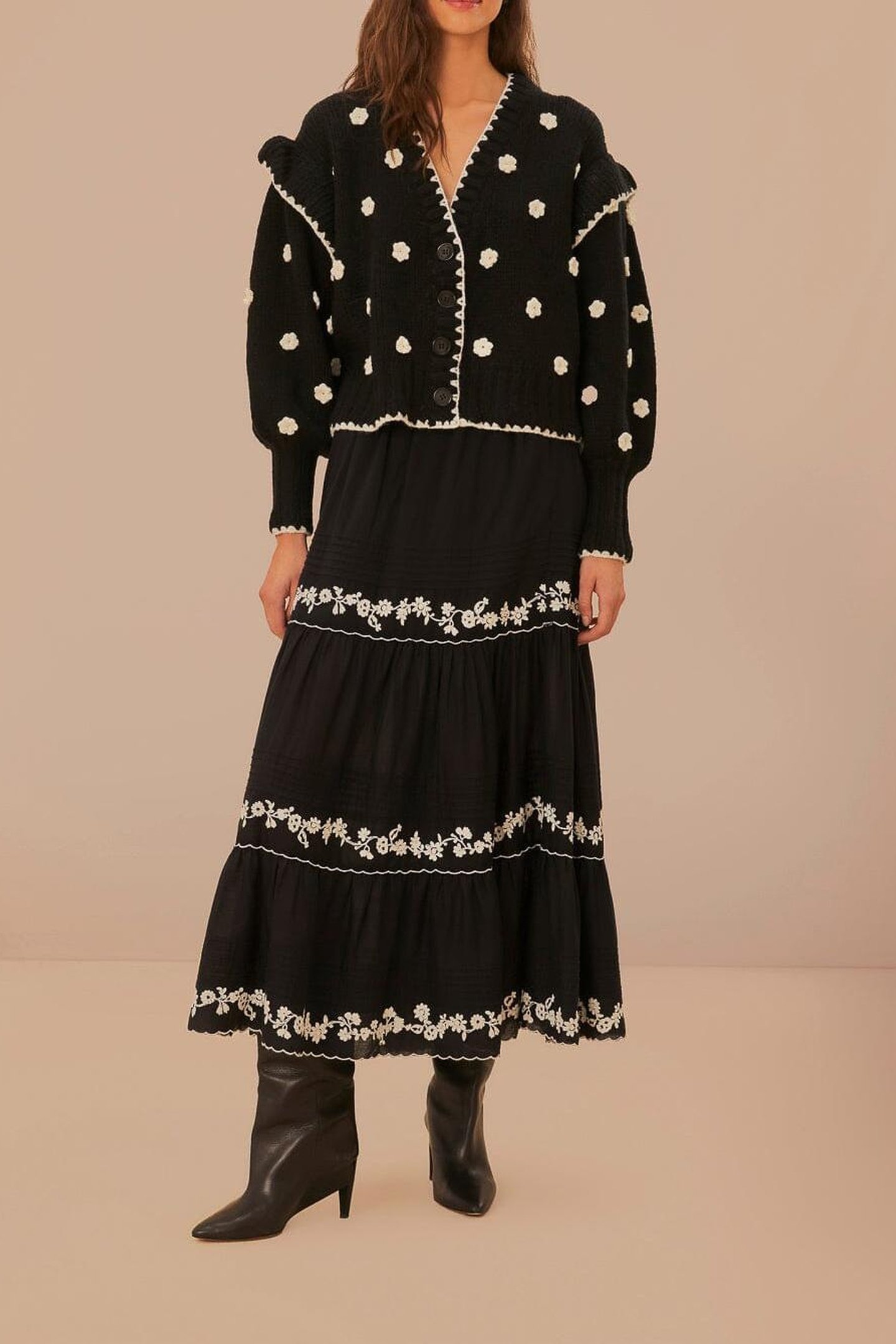 BLACK AND WHITE FLOWERS KNIT CARDIGAN 1