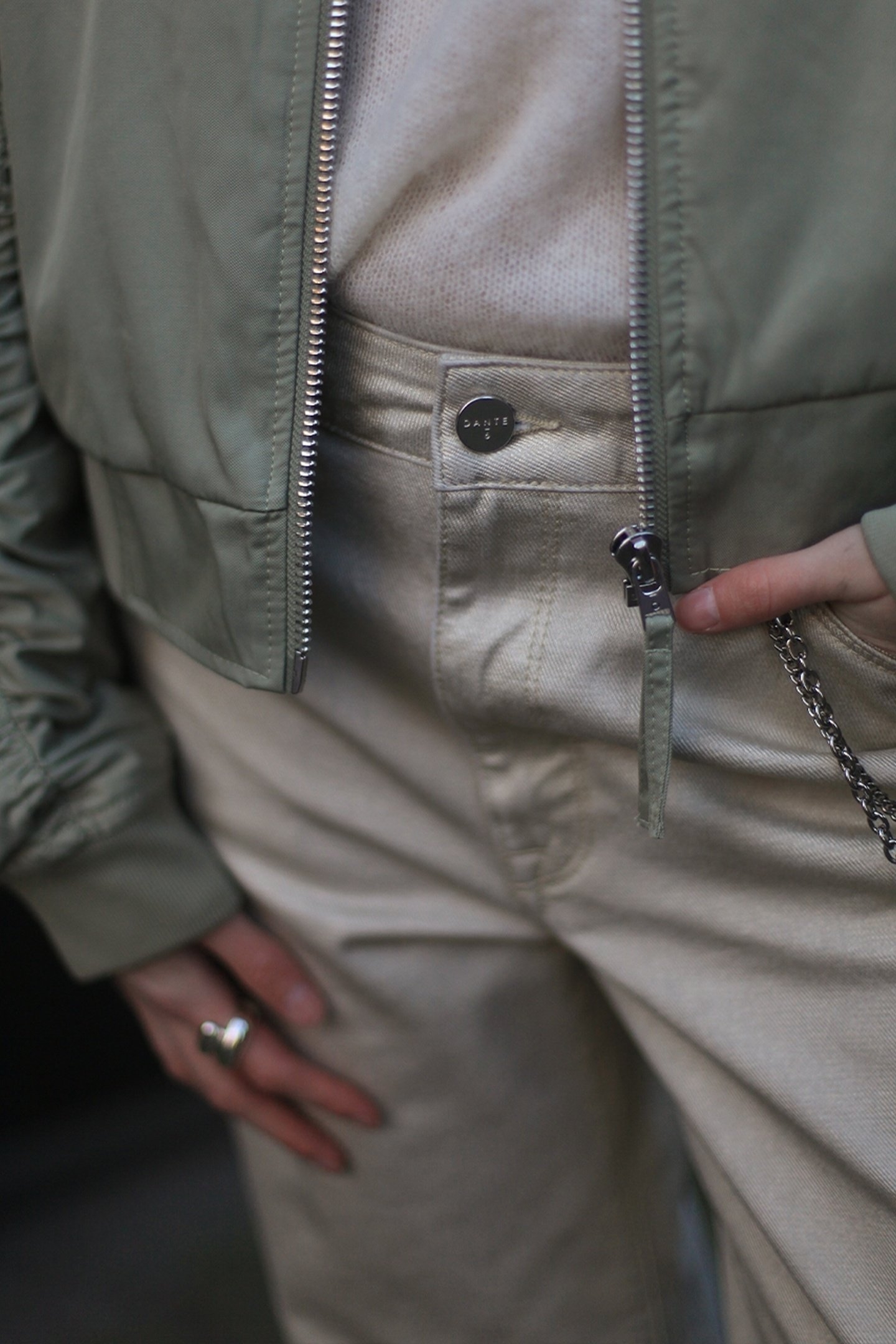 AXELLE METALLIC STRAIGHT CROPPED JEANS CHAMPAGNE METALLIC 2