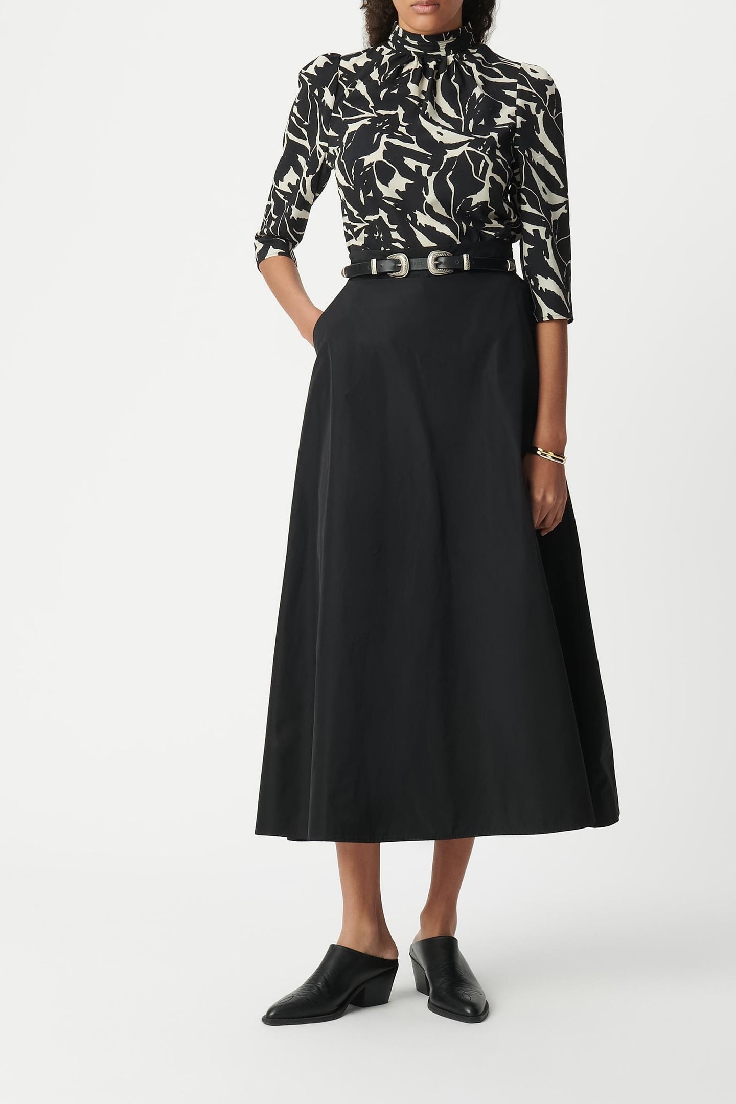 BLACK FLOWING BLOUSE WITH ZEBRA FLOWER PRINT 1