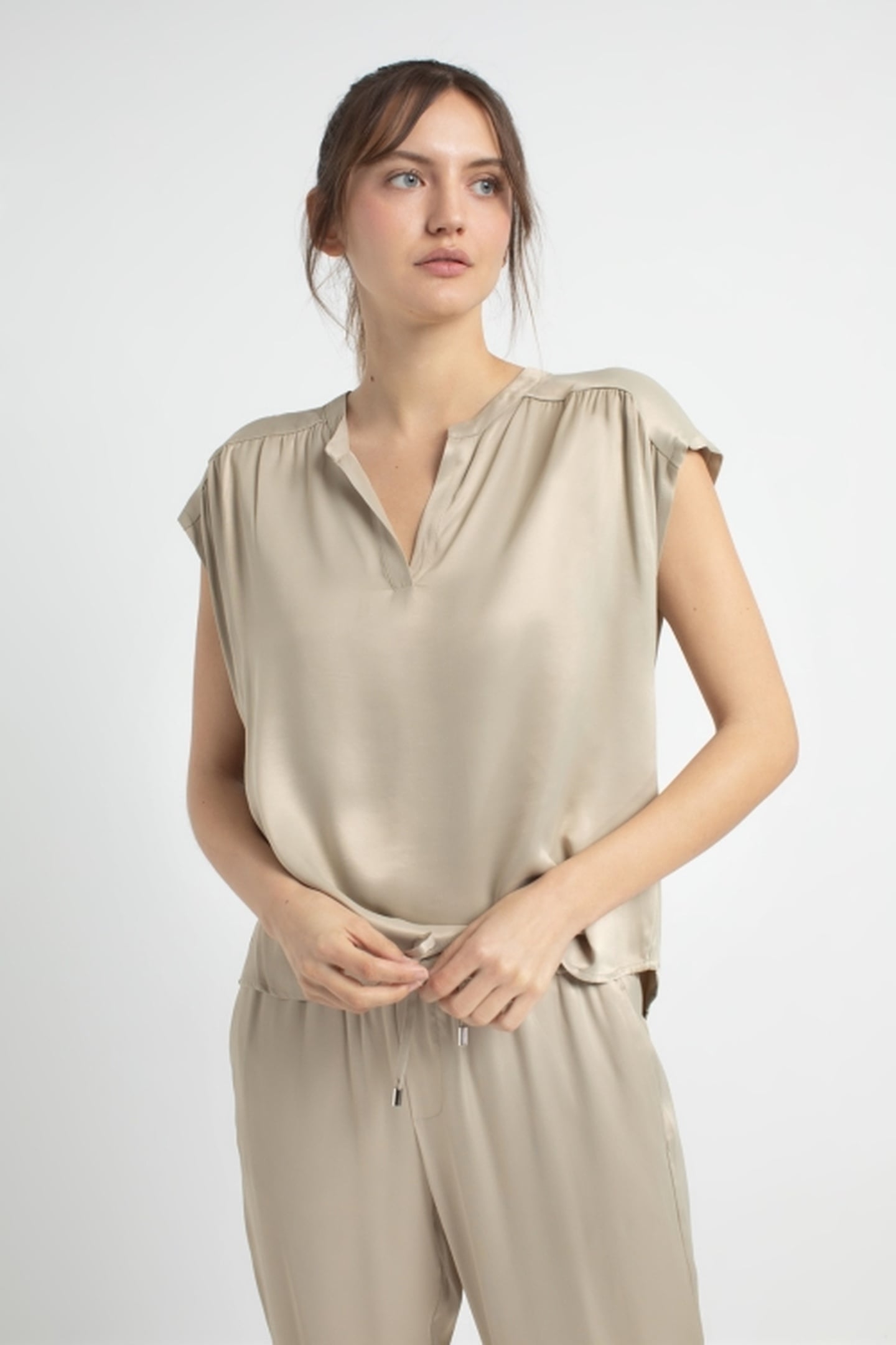JAIMY BLOUSE LIGHT OLIVE 1